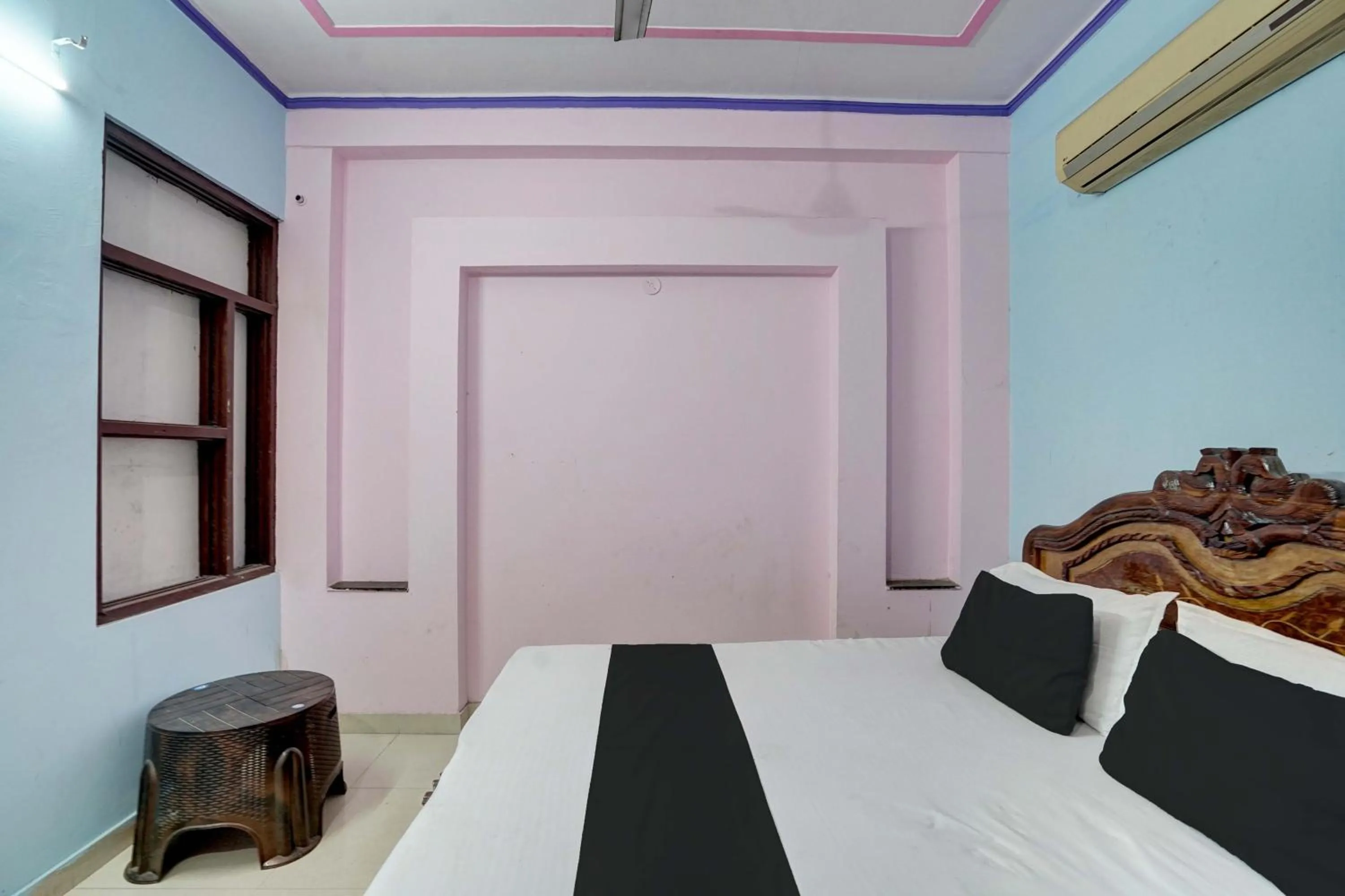 Bedroom in Hotel O RED ROSE HOTEL