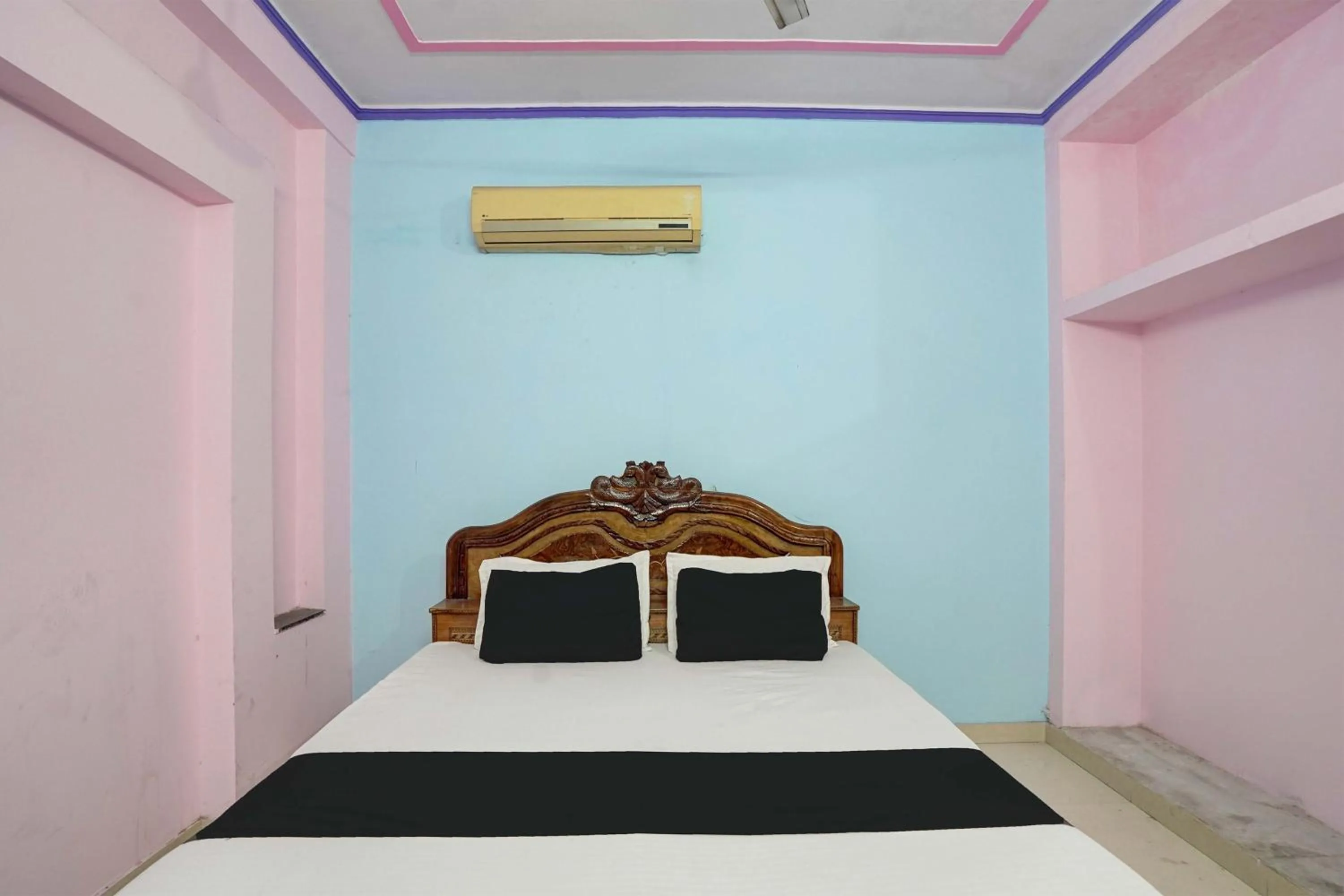 Bedroom in Hotel O RED ROSE HOTEL