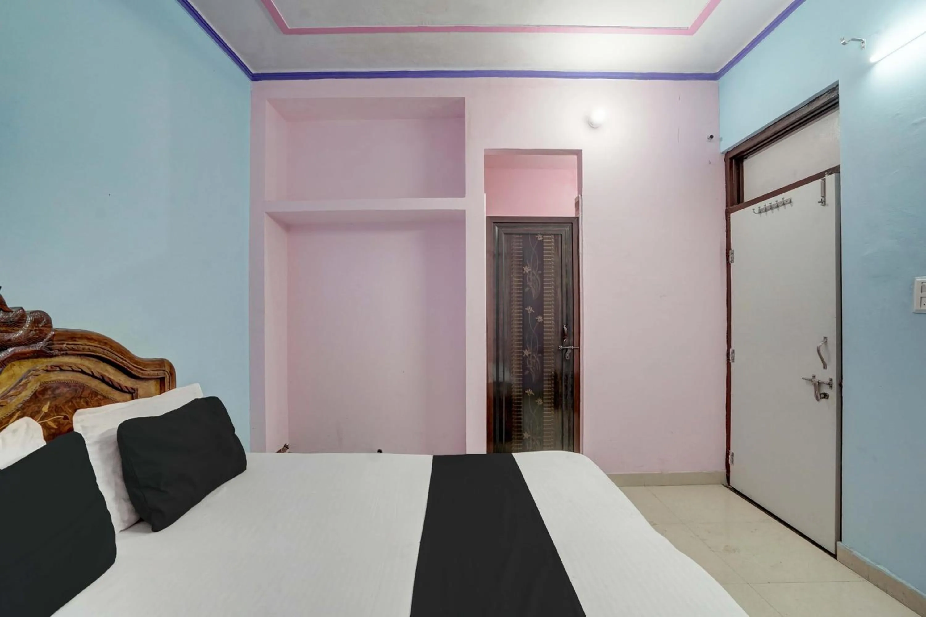 Bedroom in Hotel O RED ROSE HOTEL