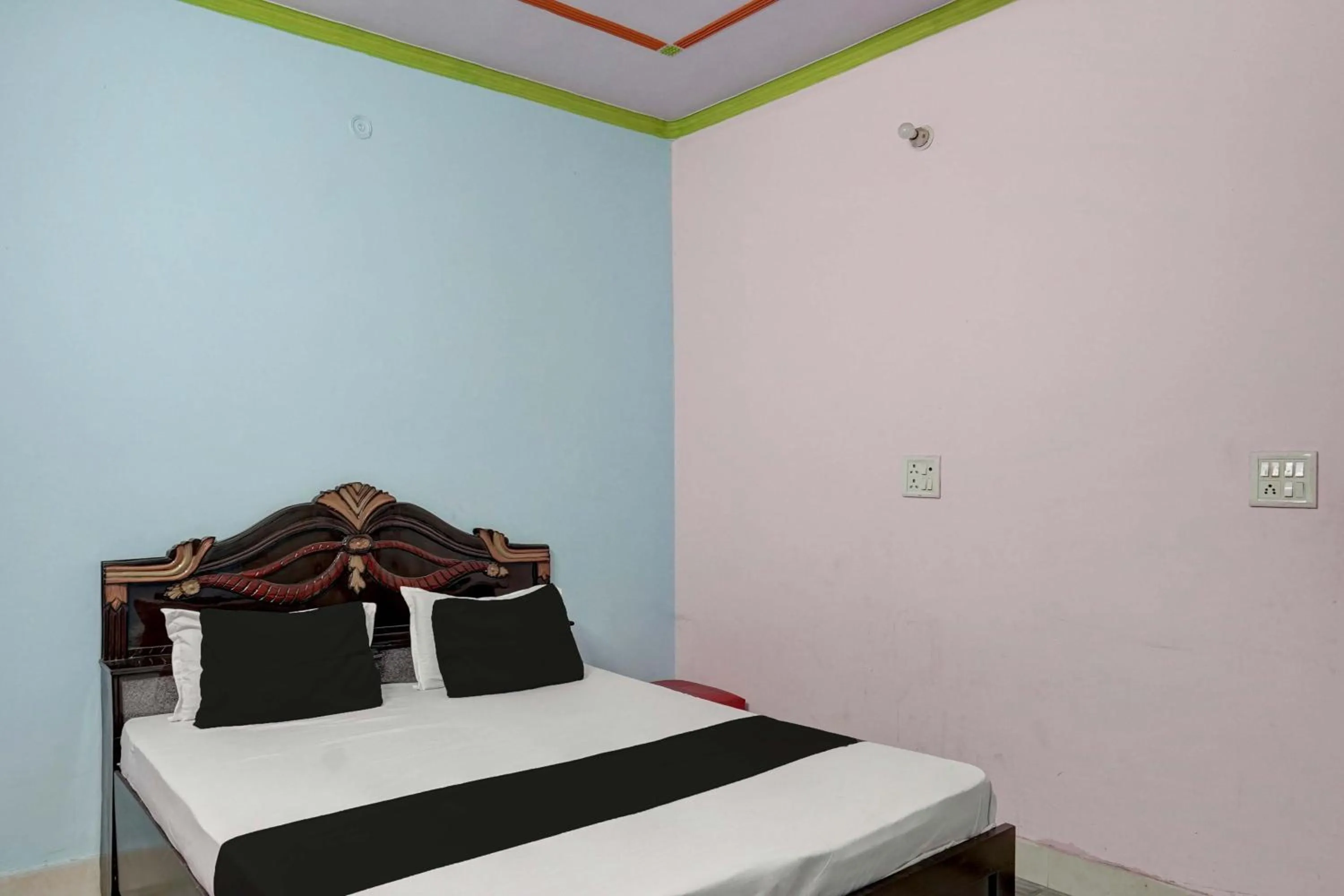 Bedroom in Hotel O RED ROSE HOTEL