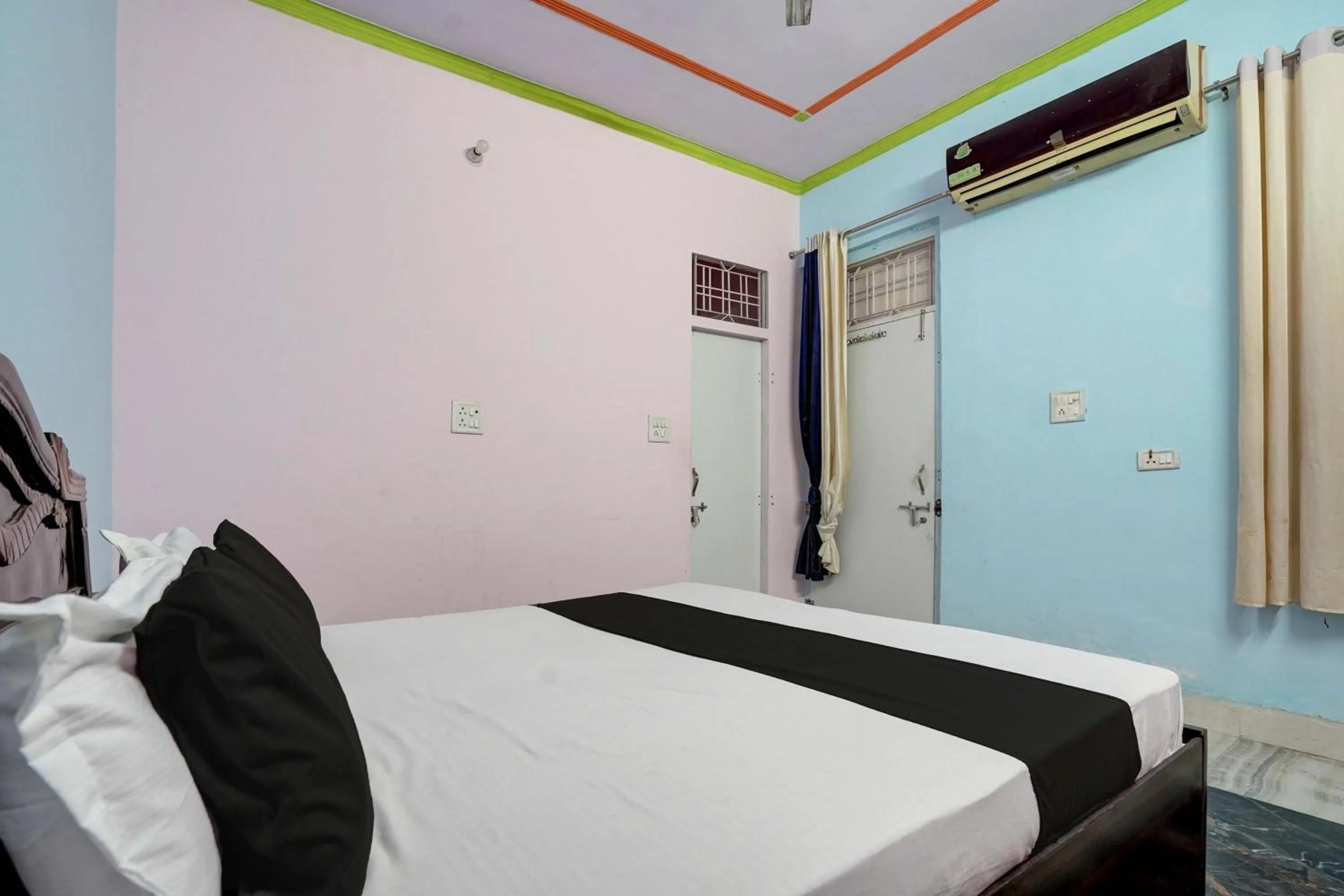 Bedroom in Hotel O RED ROSE HOTEL