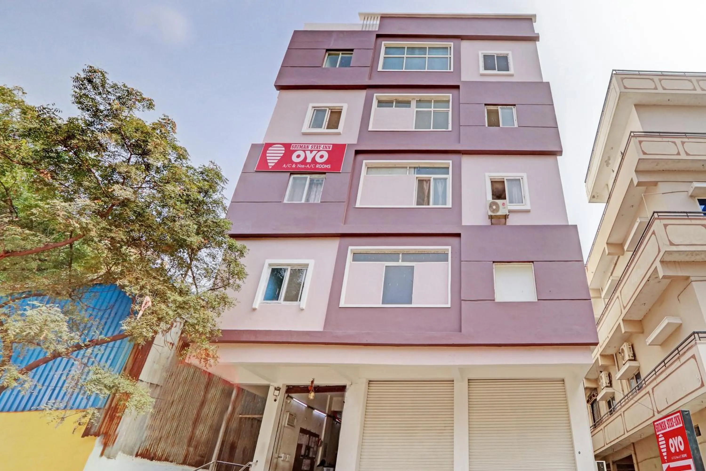 Facade/entrance in Hotel O Sriman Stay Inn