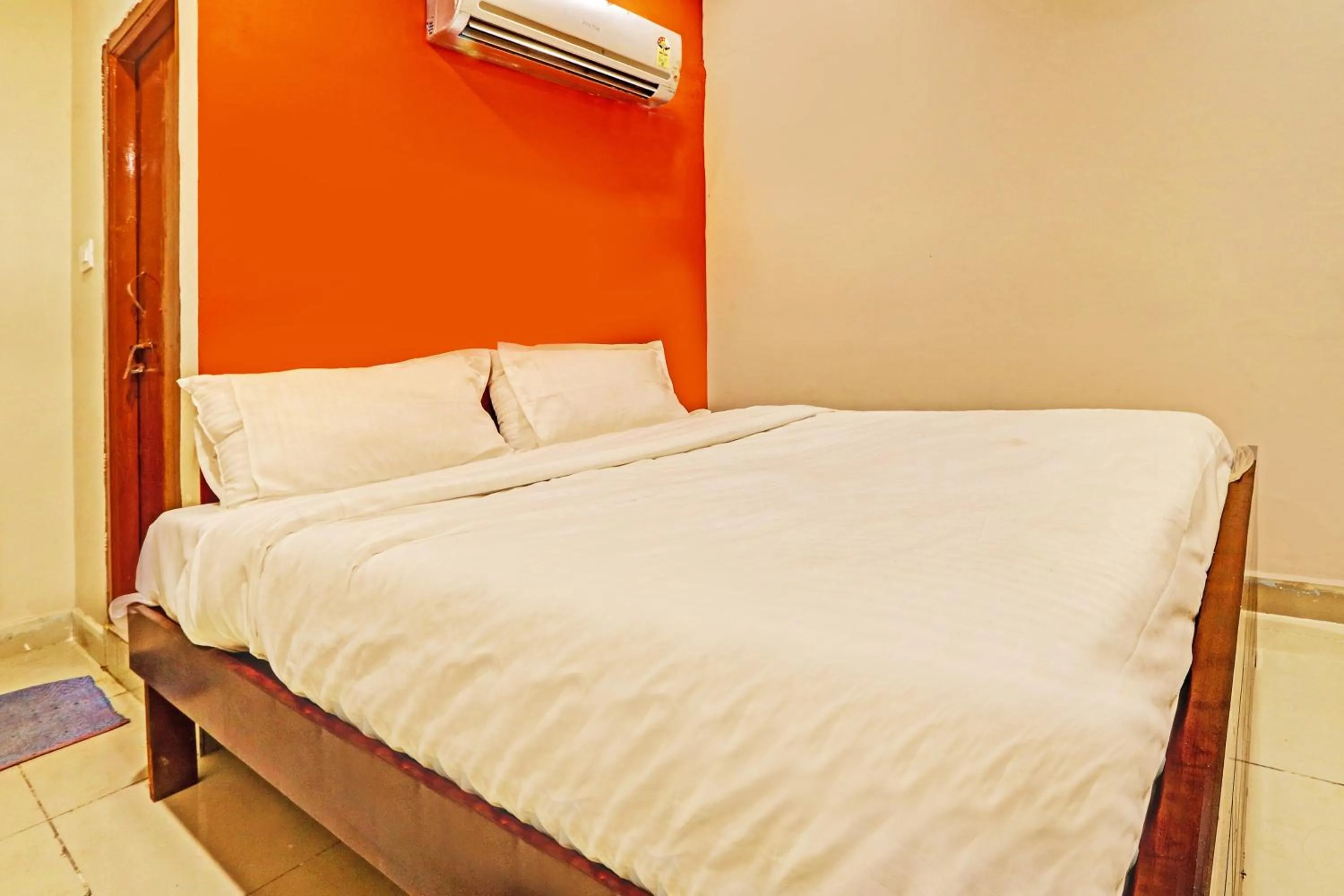 Facade/entrance, Bed in Hotel O Sriman Stay Inn