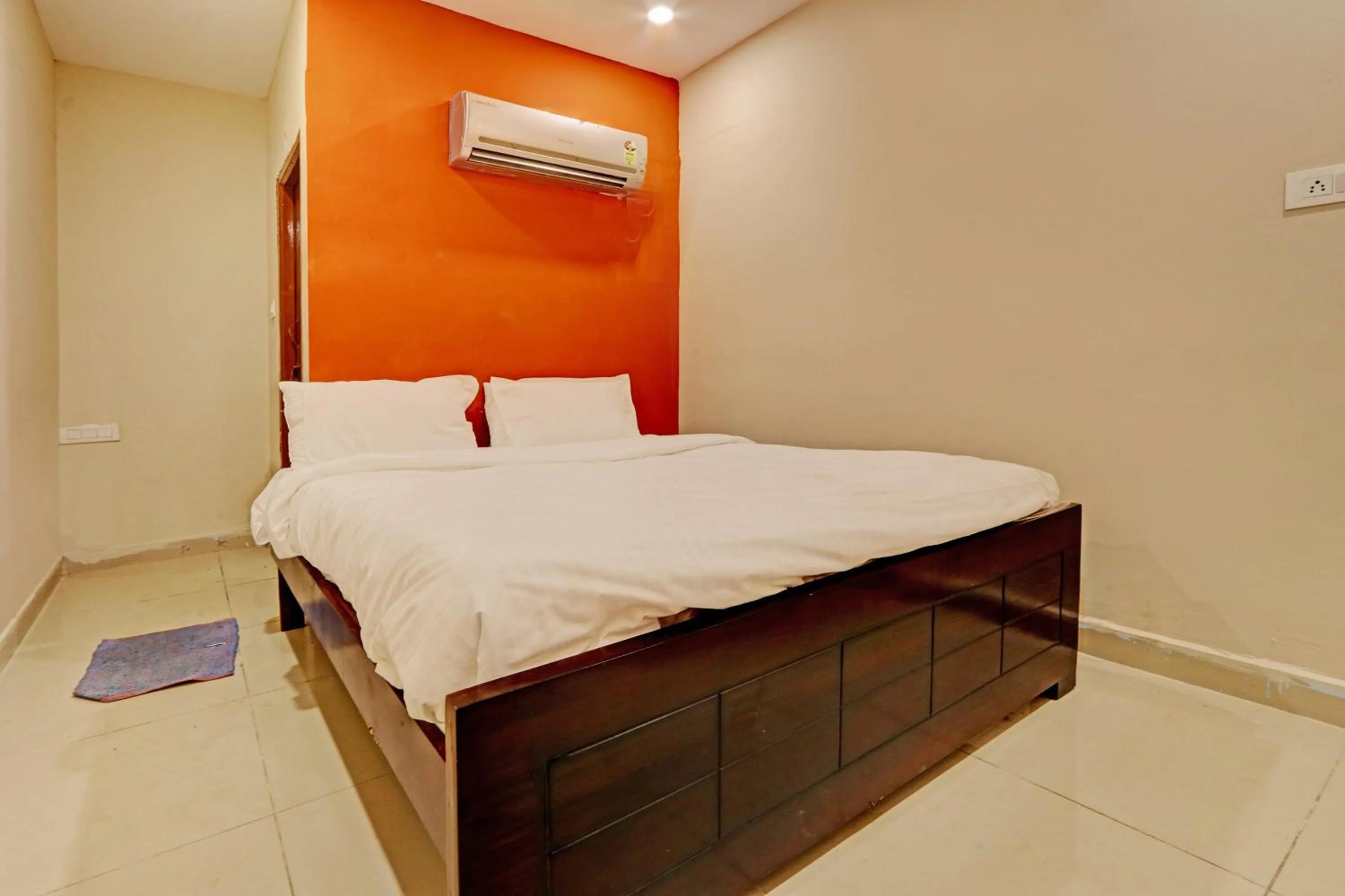 Bedroom in Hotel O Sriman Stay Inn