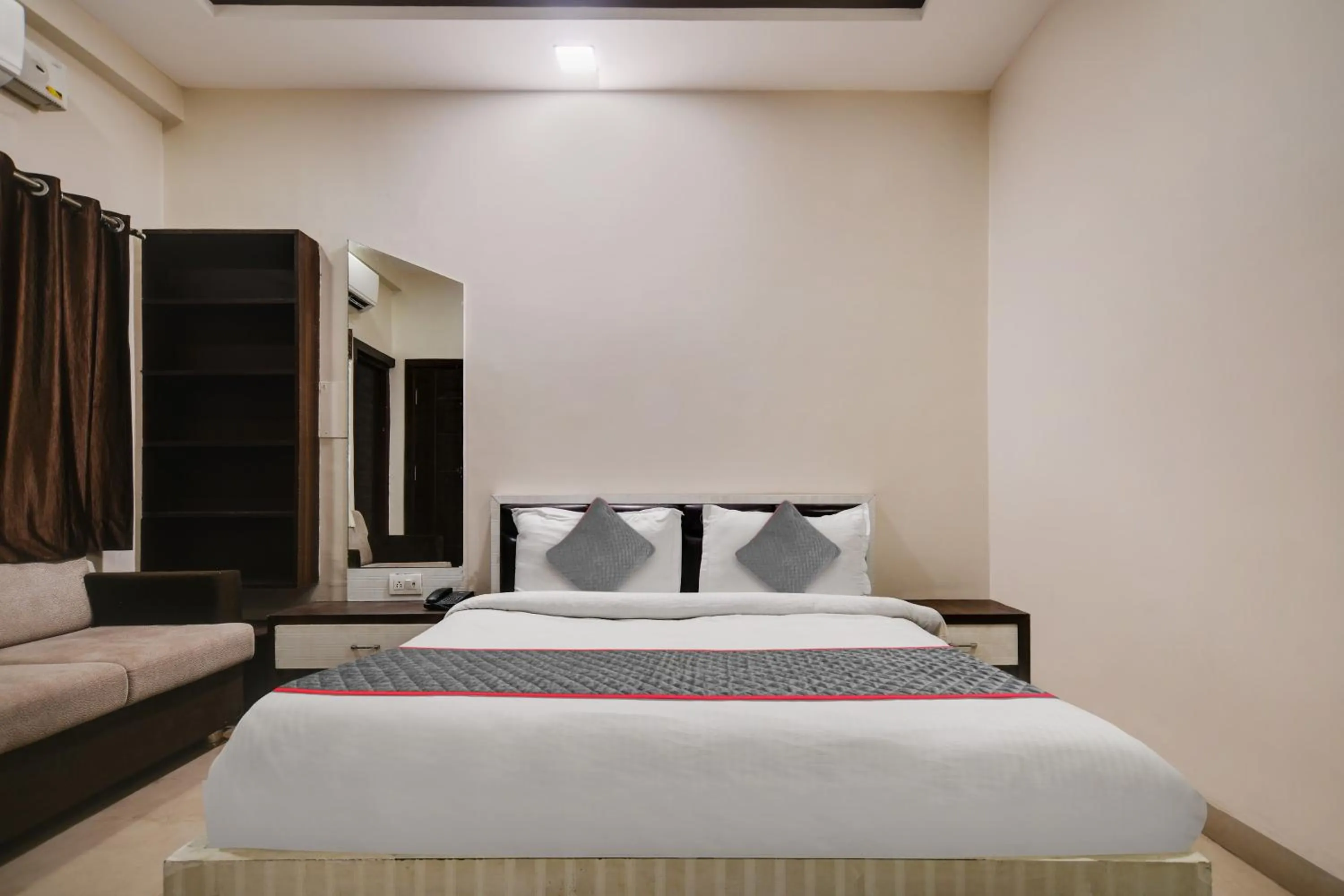 Bedroom, Bed in Townhouse Prime Stay