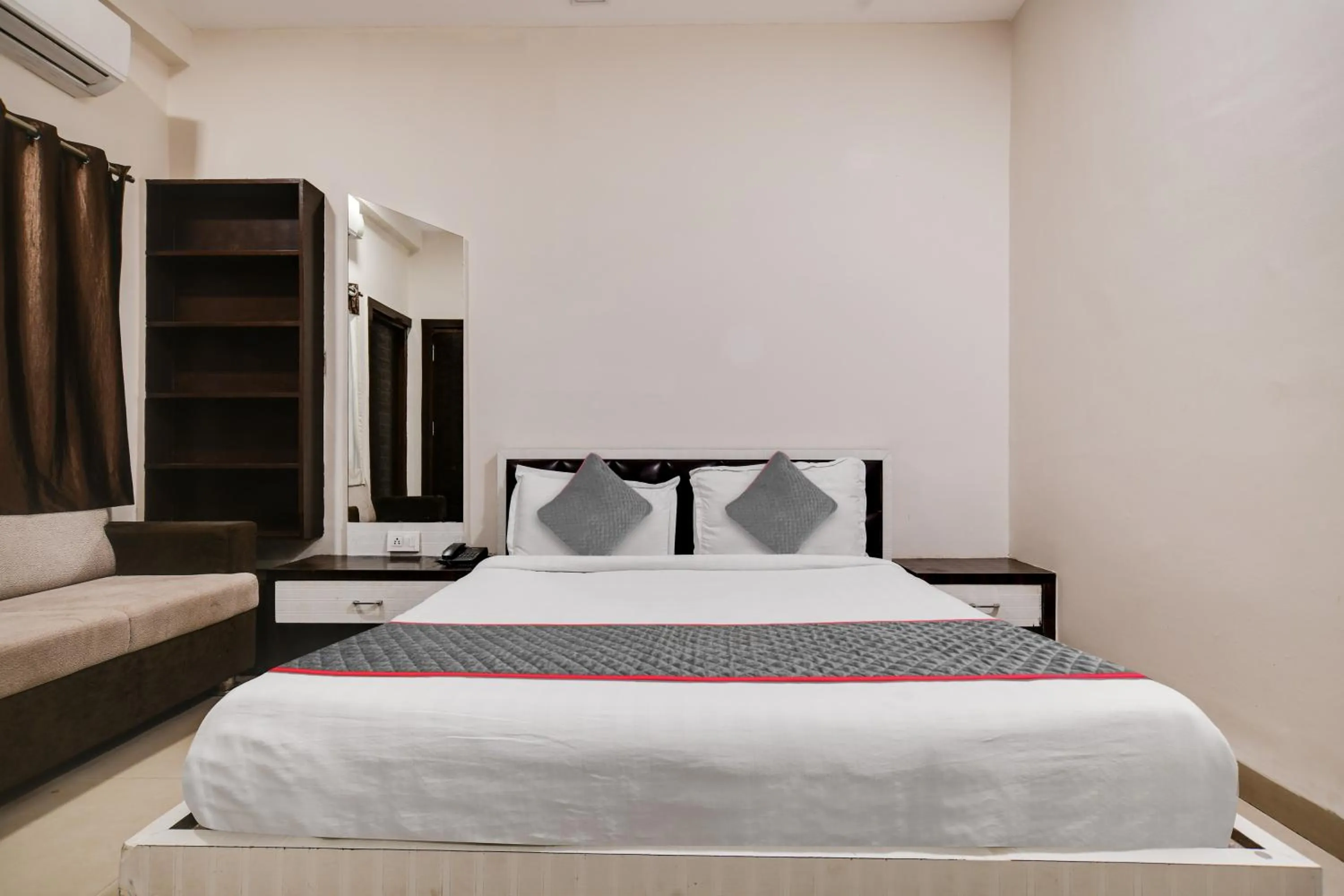 Bedroom, Bed in Townhouse Prime Stay