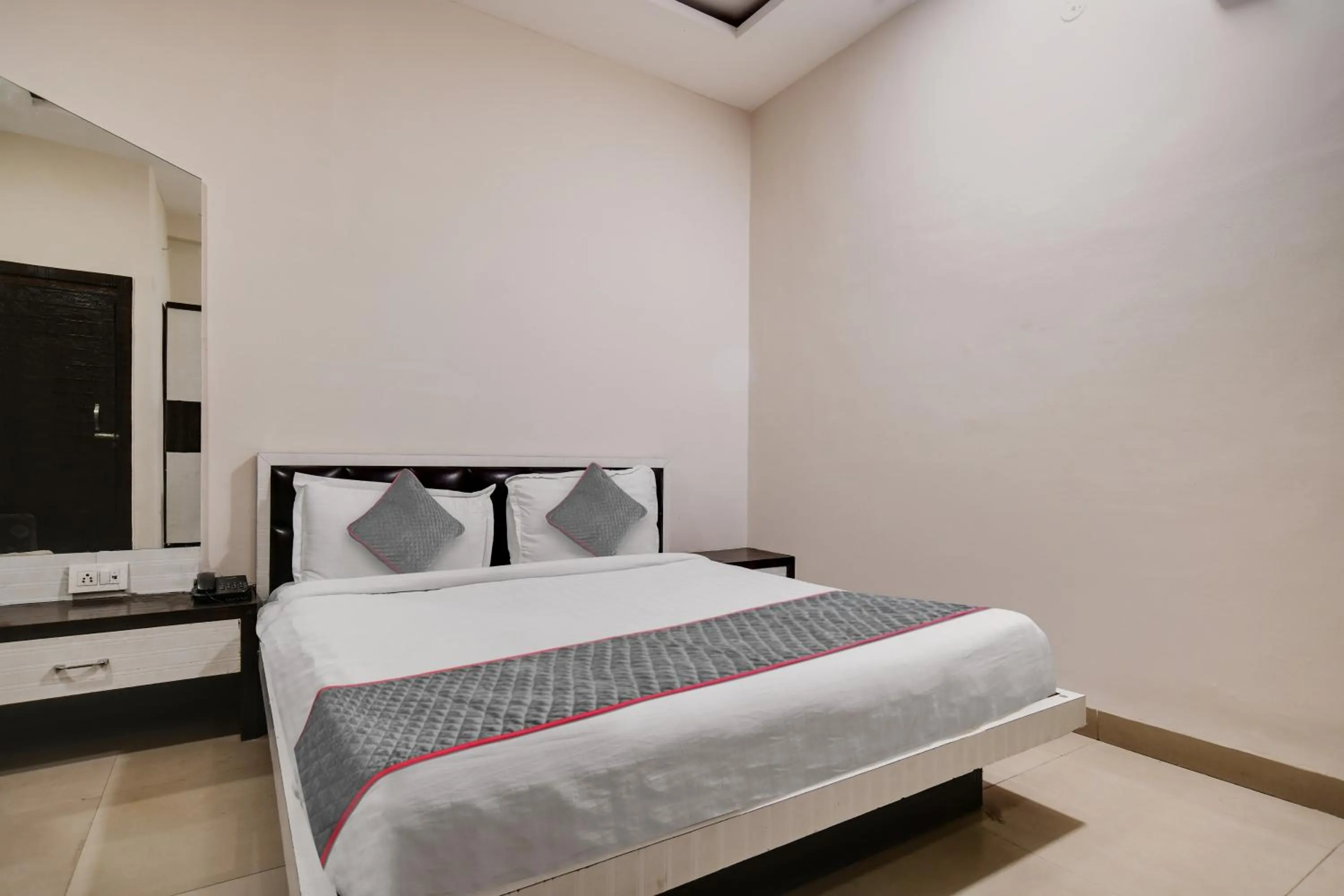 Bedroom, Bed in Townhouse Prime Stay