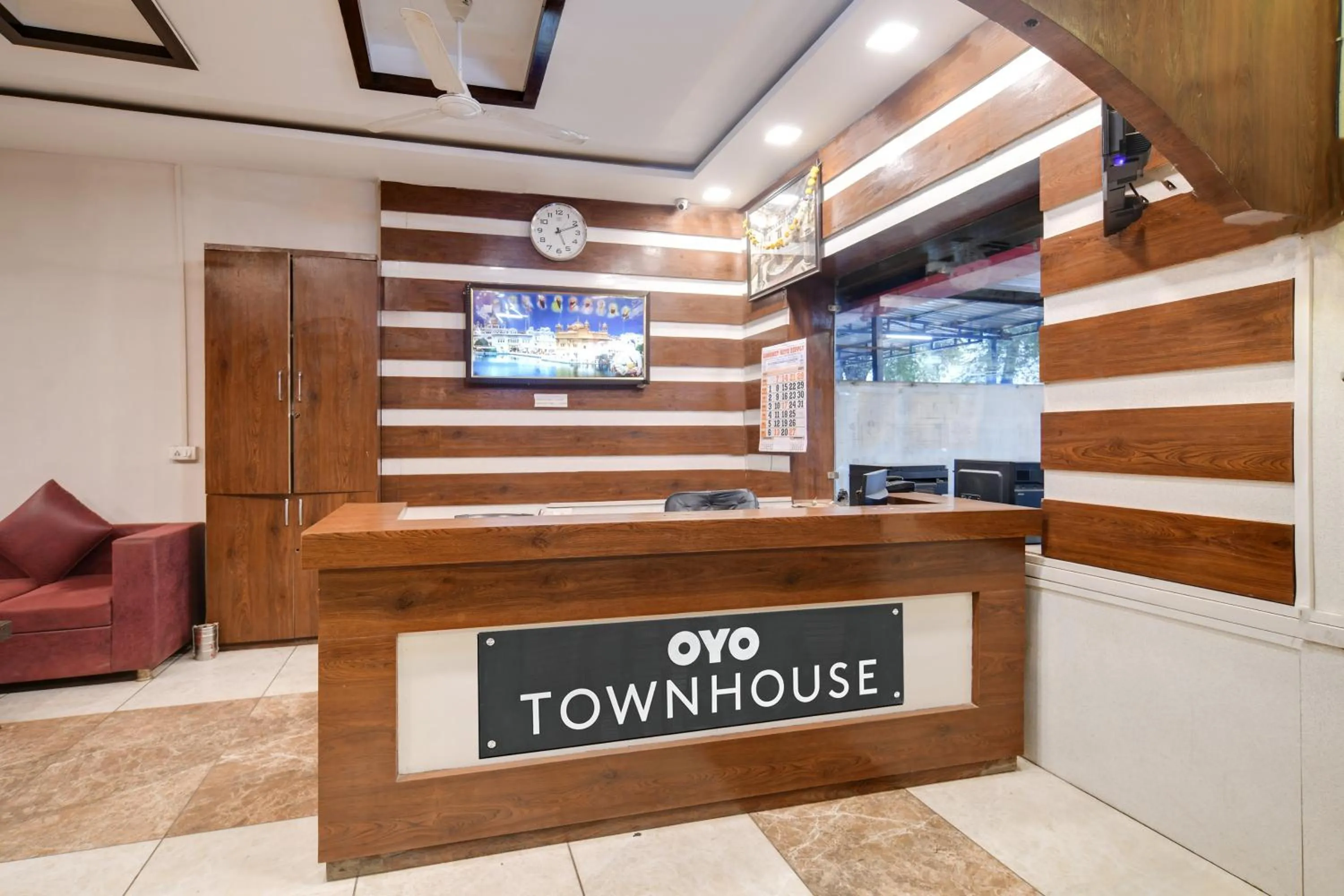 Lobby or reception in Townhouse Prime Stay