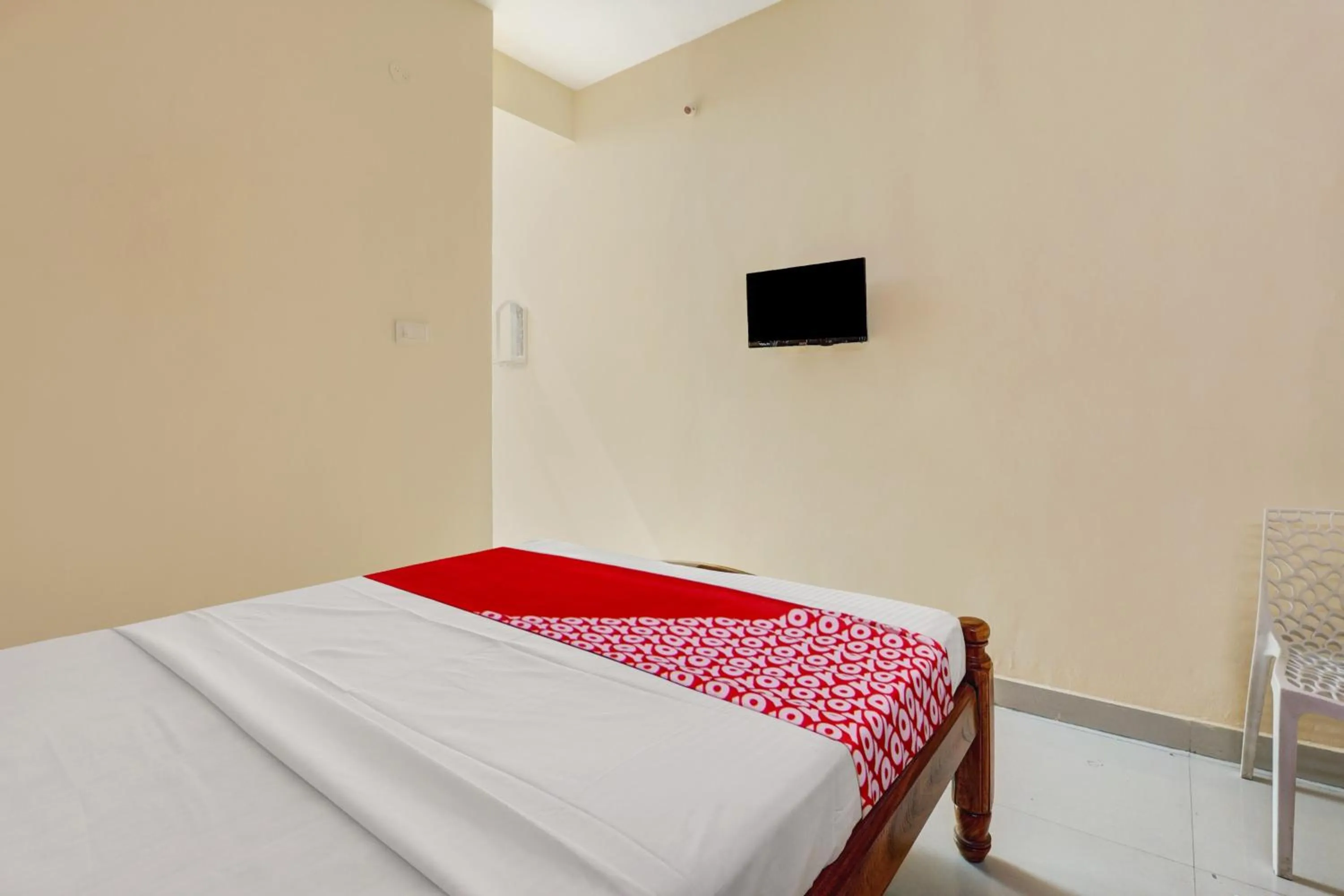 Bedroom, Bed in Hotel O S.L.V Boarding & Lodging