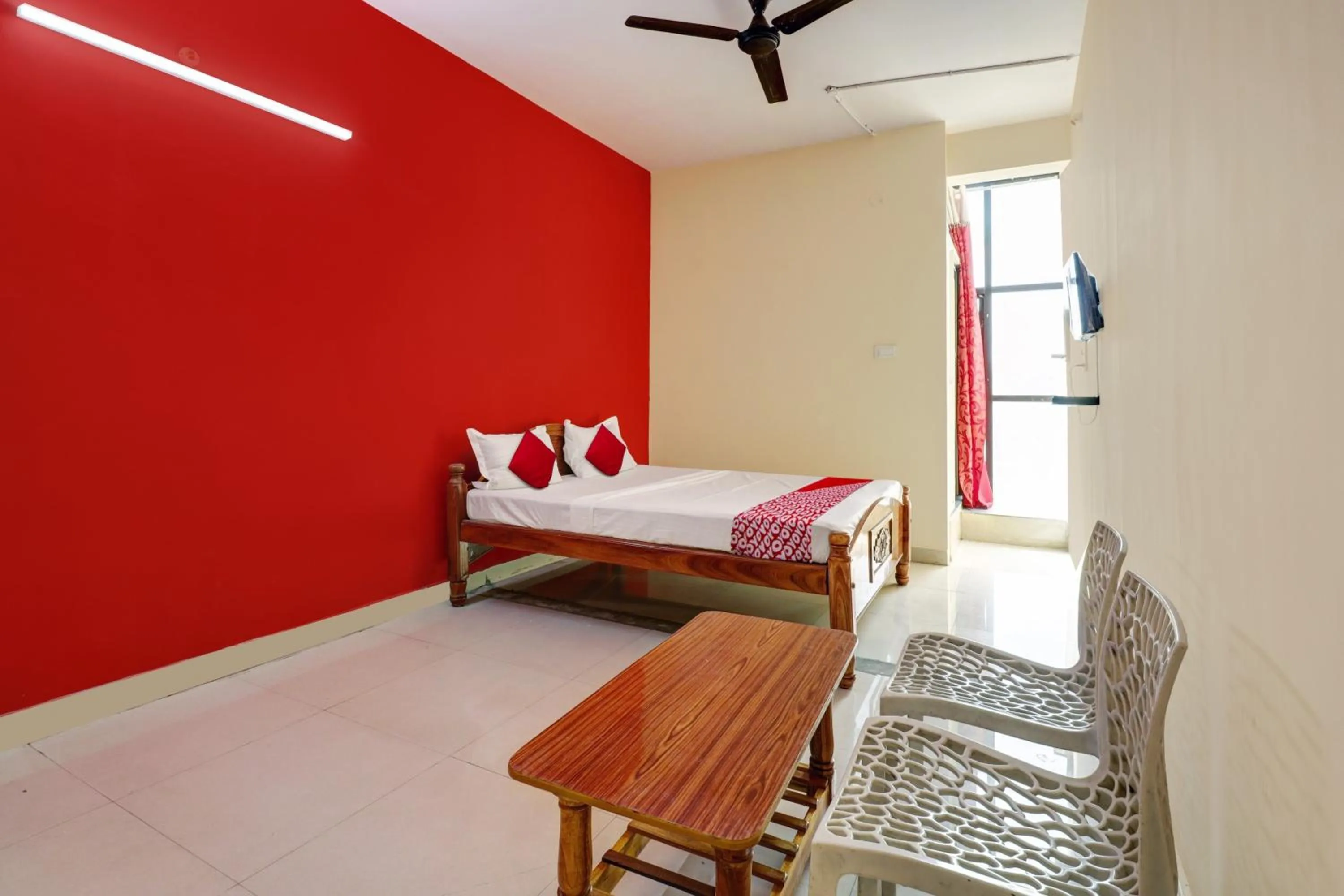 Bedroom in Hotel O S.L.V Boarding & Lodging