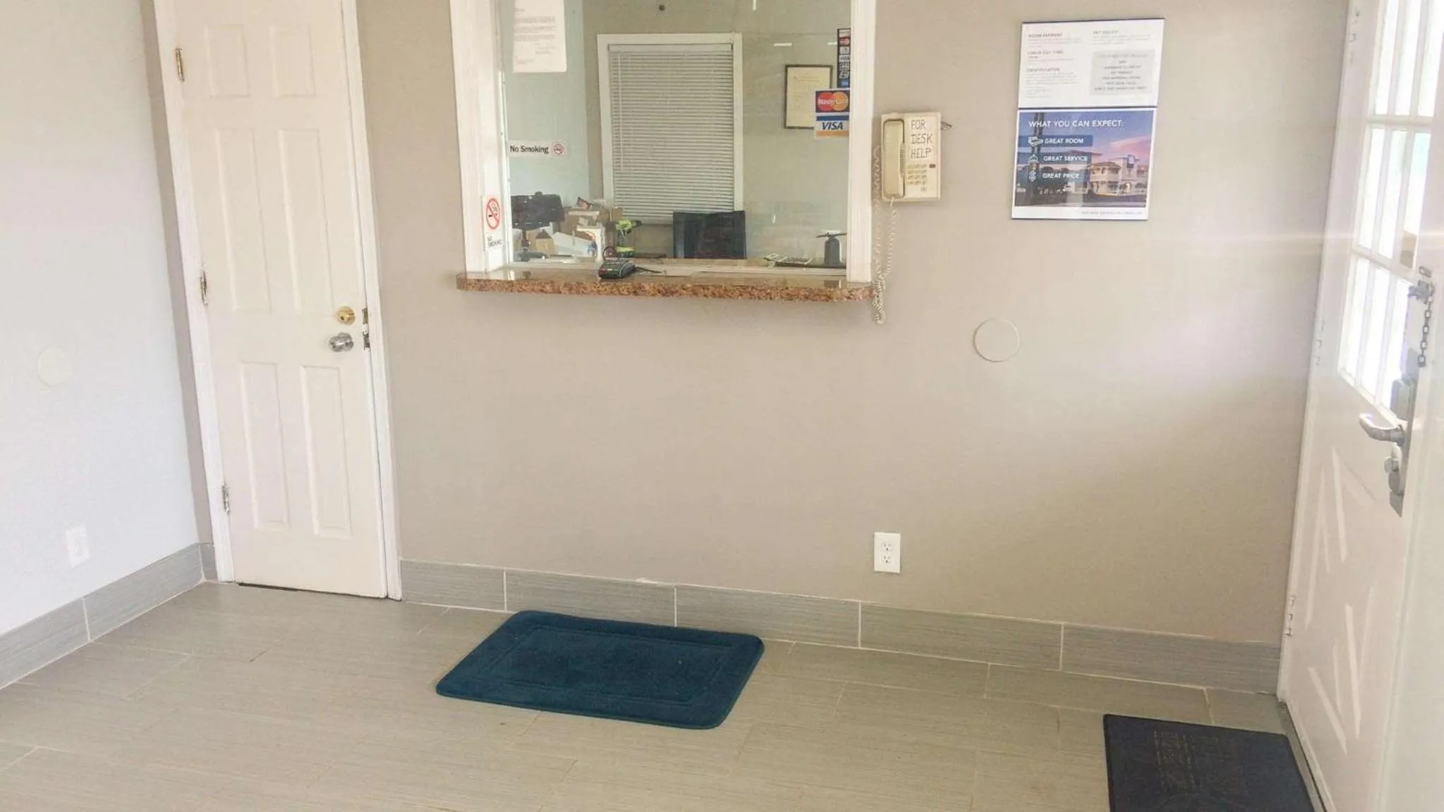 Lobby or reception in Motel 6 Newport News, VA – Fort Eustis