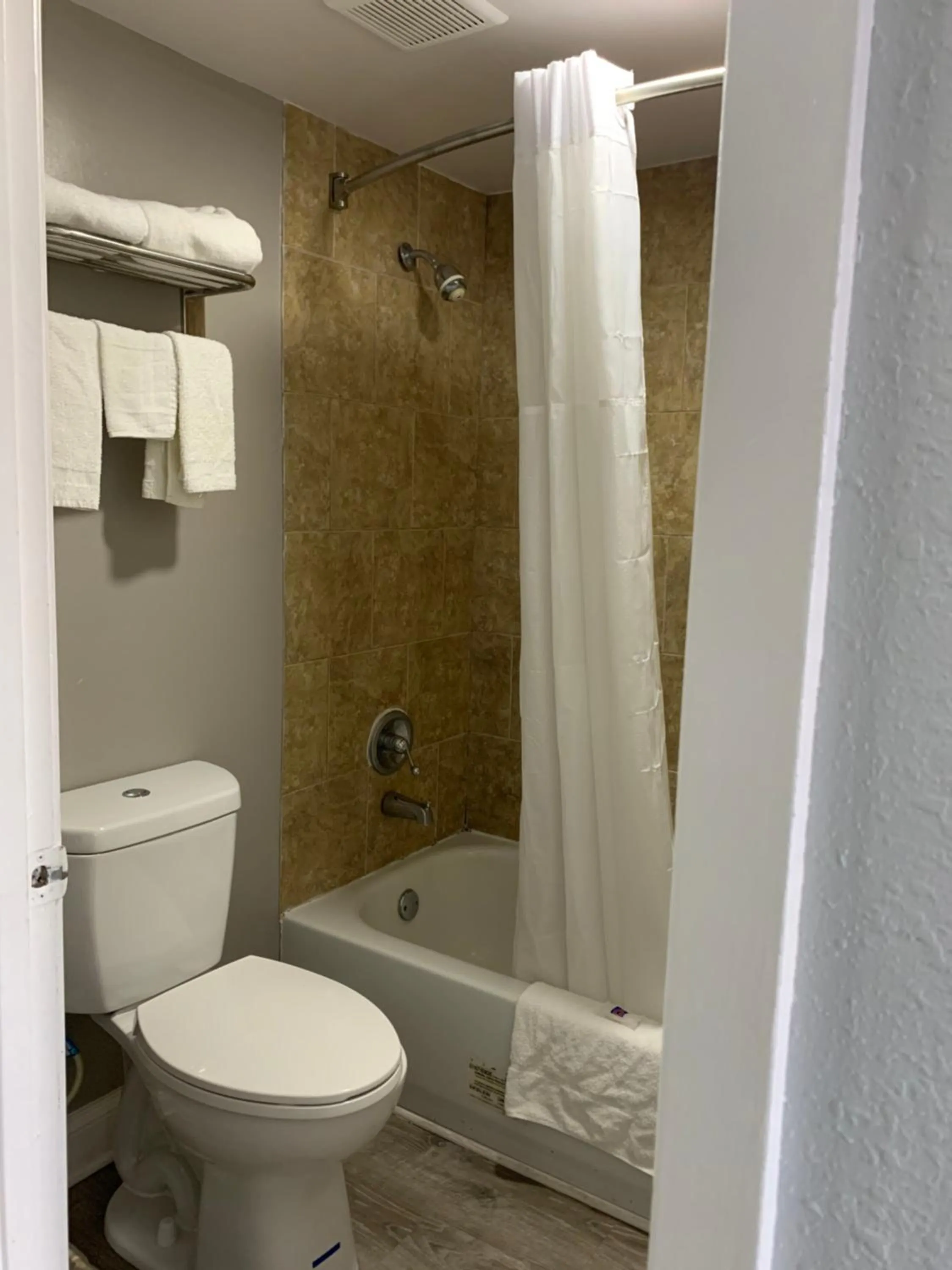 Toilet in Motel 6 Newport News, VA – Fort Eustis