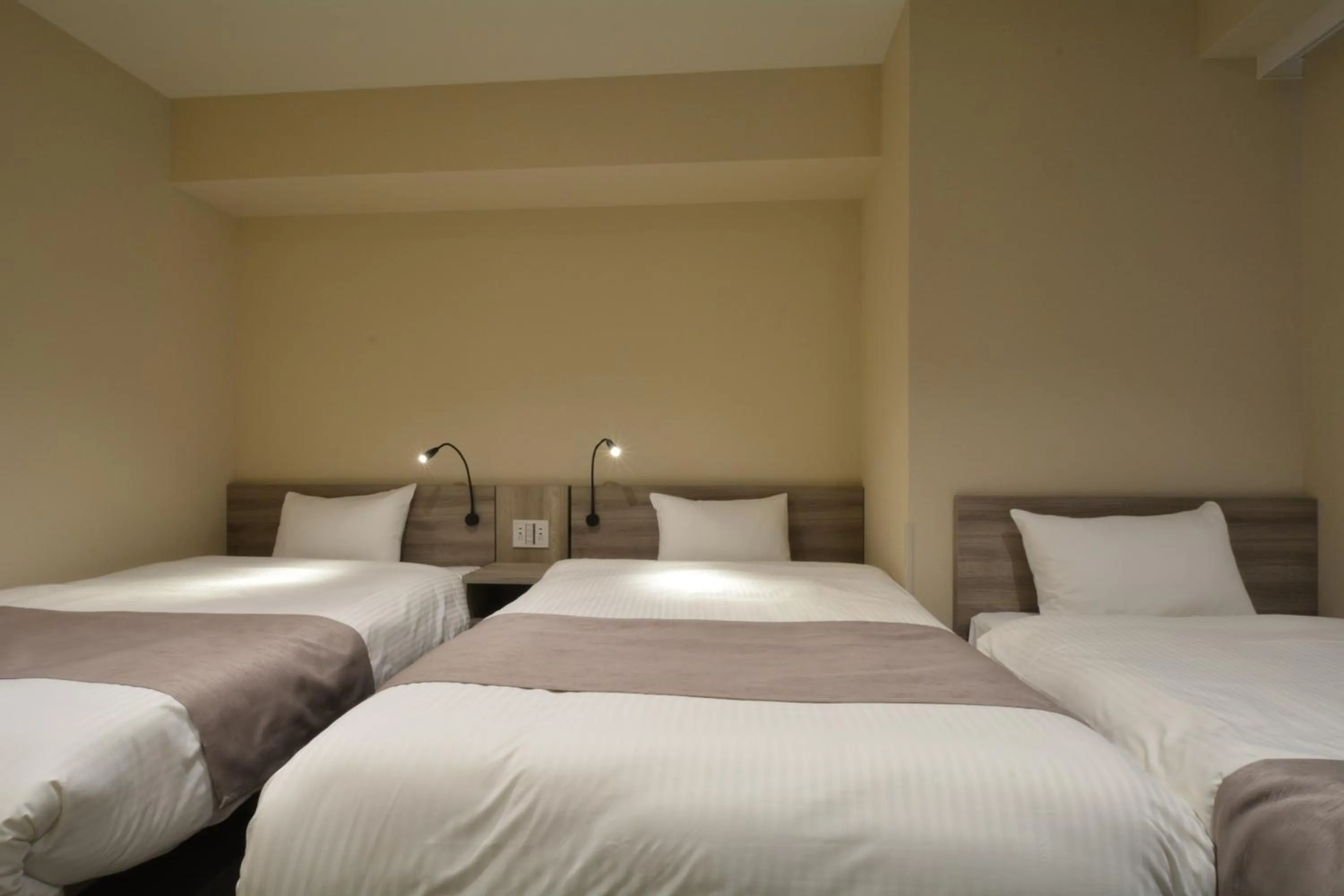 Photo of the whole room, Bed in Hotel Sanrriott Shinsaibashi