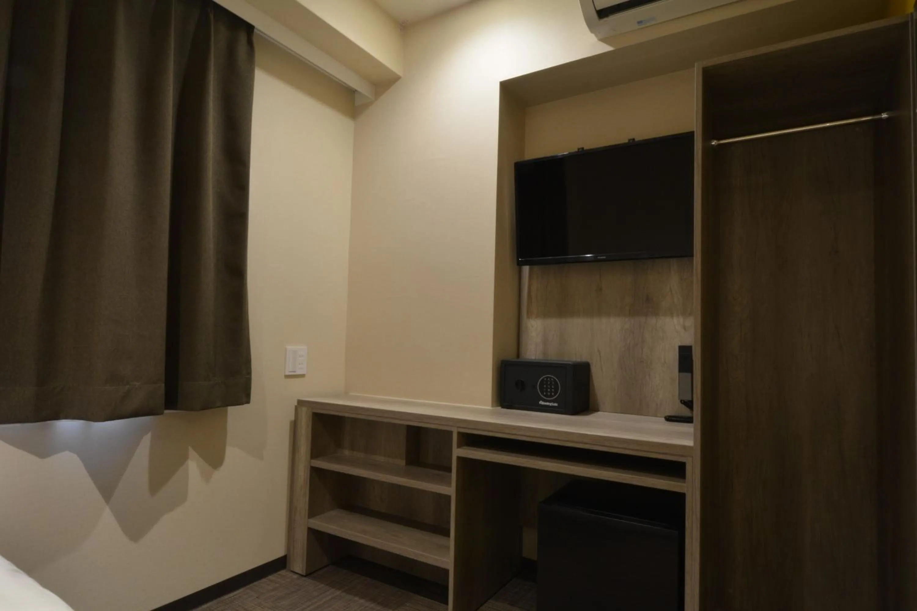 hair dresser, Bed in Hotel Sanrriott Shinsaibashi