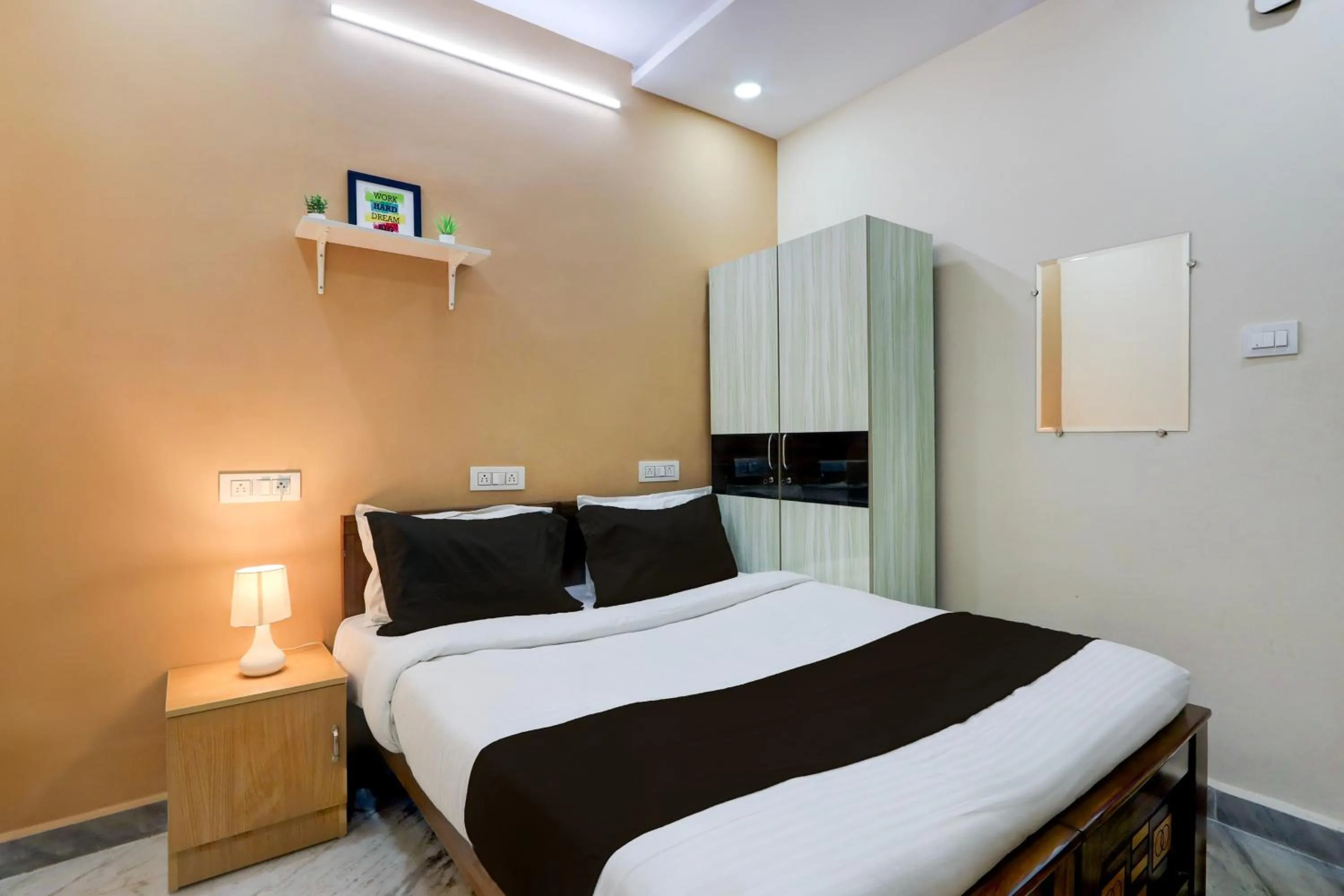 Bedroom, Bed in Super Collection O Sri Balaji Luxury rooms