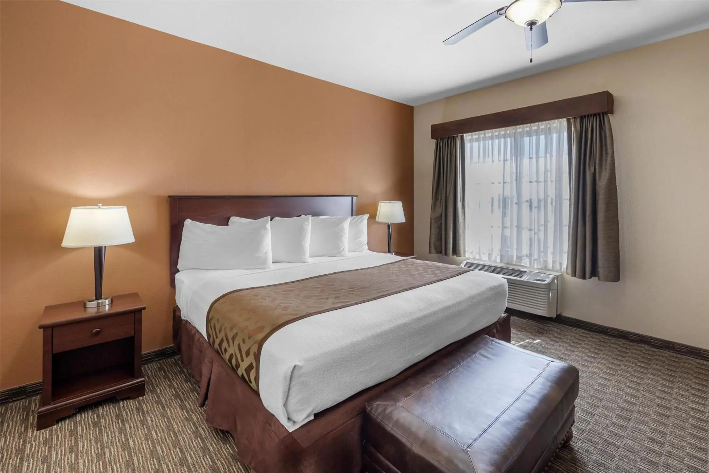 One-Bedroom King Suite with Sofa Bed and Bath Tub - Kitchenette/Disability Access/Non-Smoking in Best Western North Edge Inn One-Bedroom King Suite with Sofa Bed and Bath Tub - Kitchenette/Disability Access/Non-Smoking in Best Western North Edge Inn