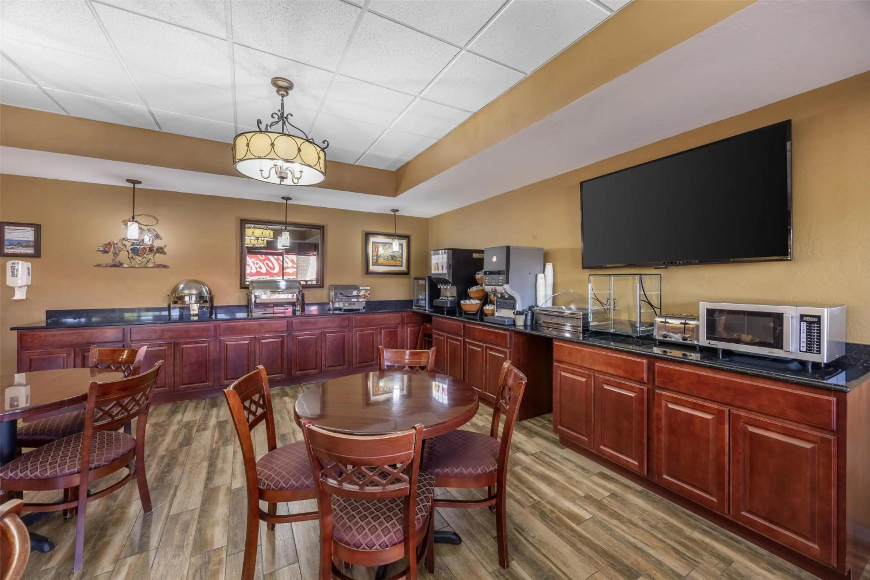 Restaurant/places to eat in Best Western North Edge Inn