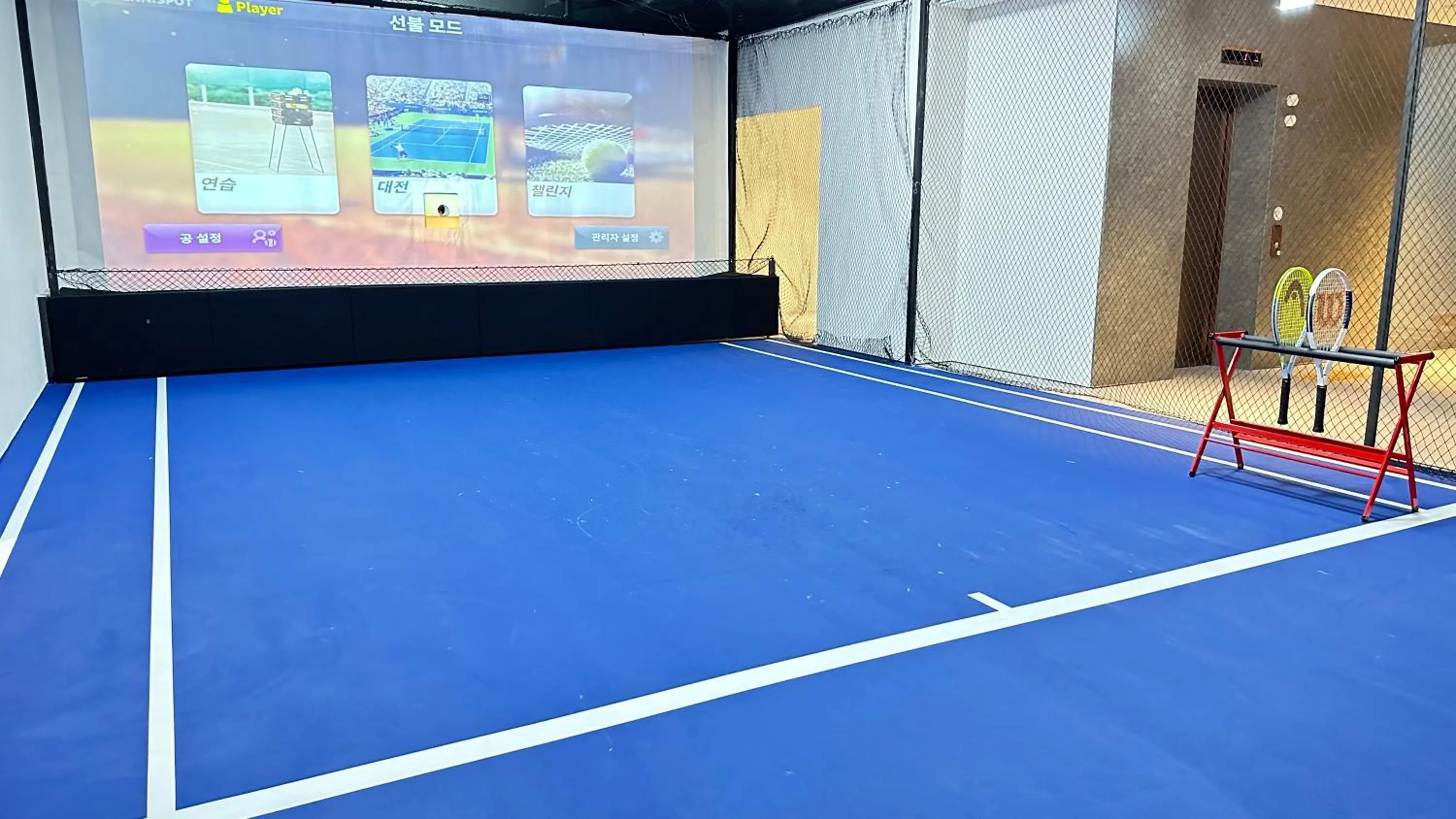 Tennis court in Union Hotel