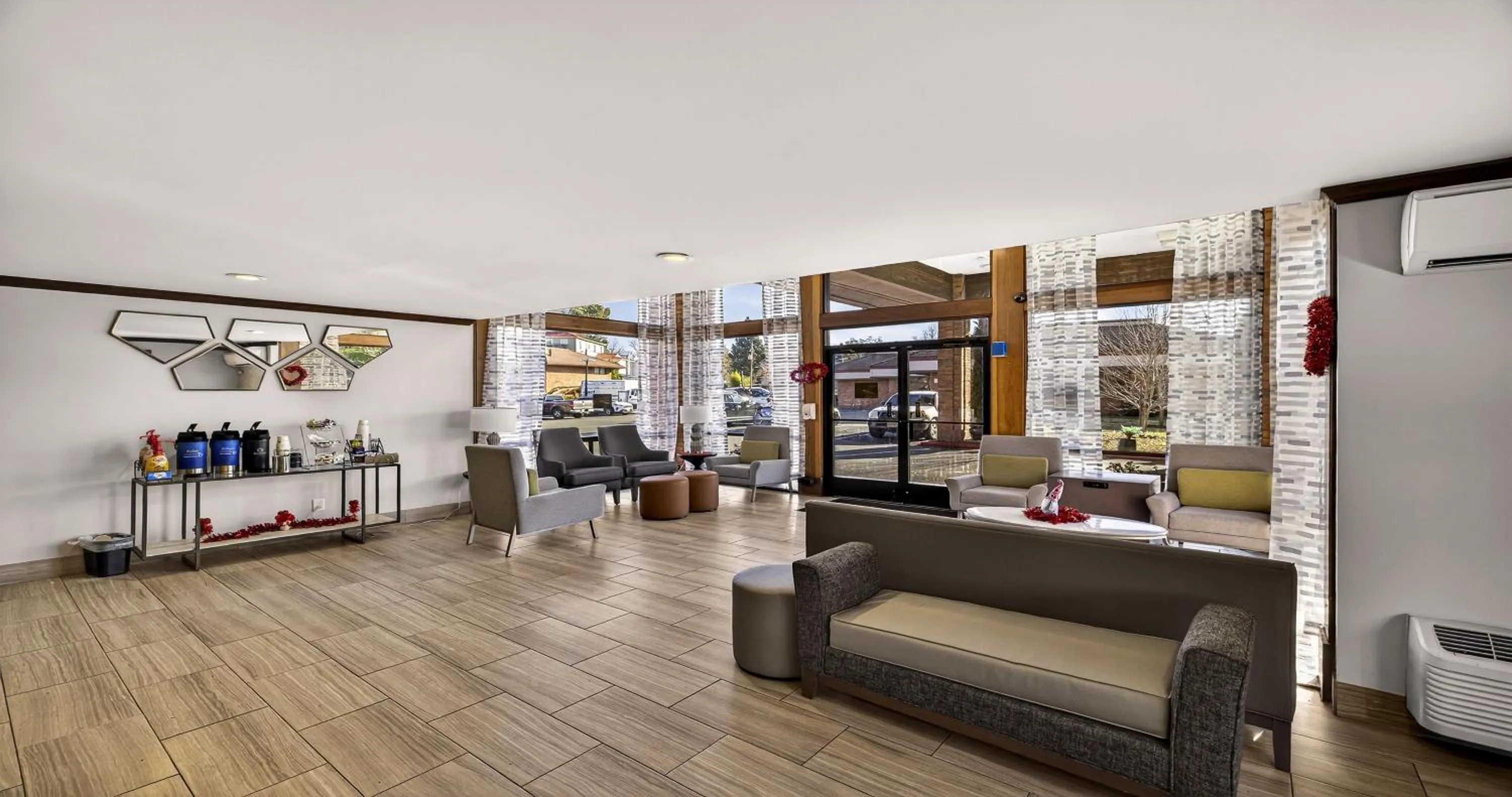 Lobby or reception in Best Western Amador Inn