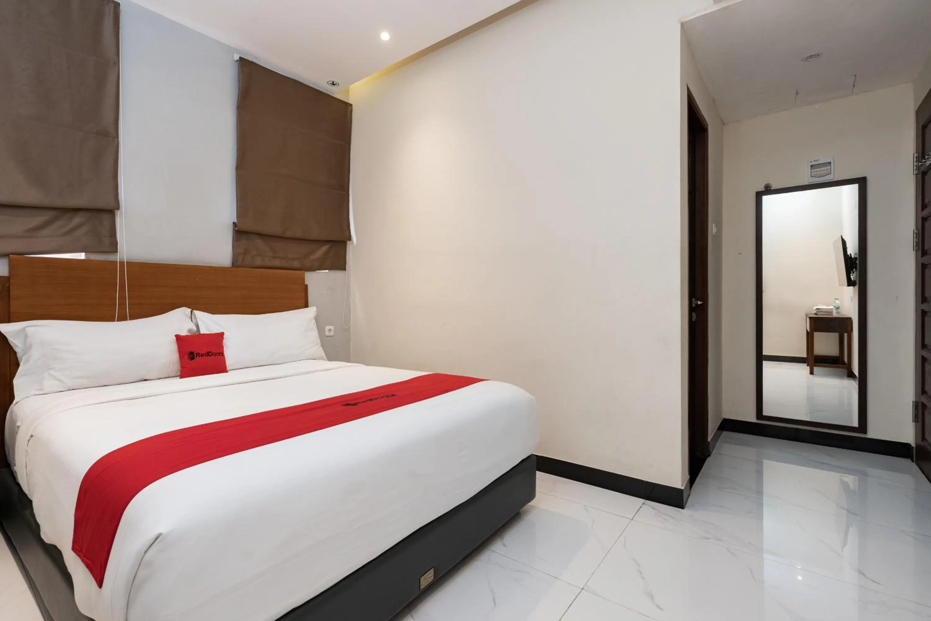 Bedroom, Bed in RedDoorz Plus @ UNO Jalan Merak Samarinda