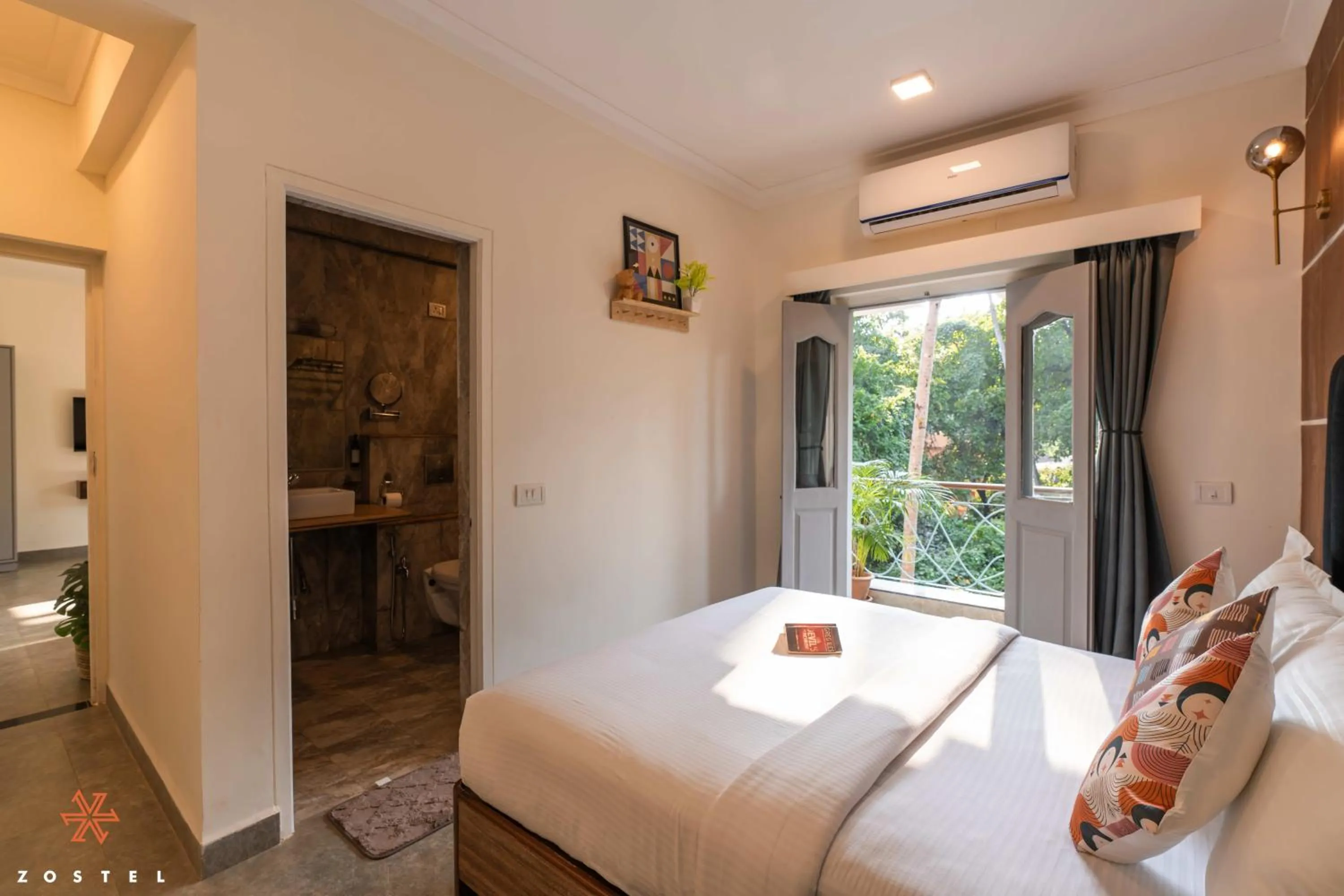 Photo of the whole room, Bed in Zostel Goa (Anjuna)