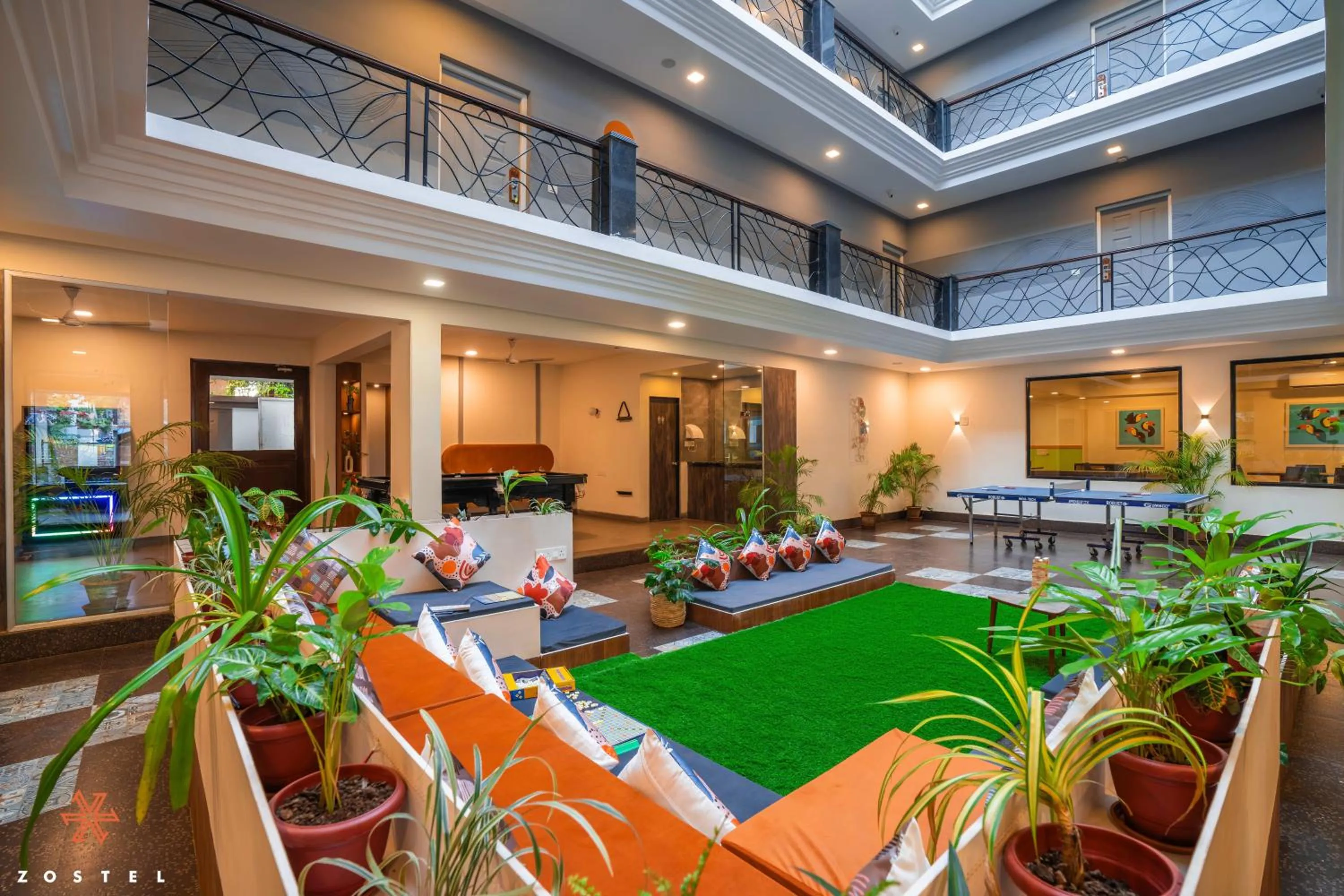 Communal lounge/ TV room in Zostel Goa (Anjuna)