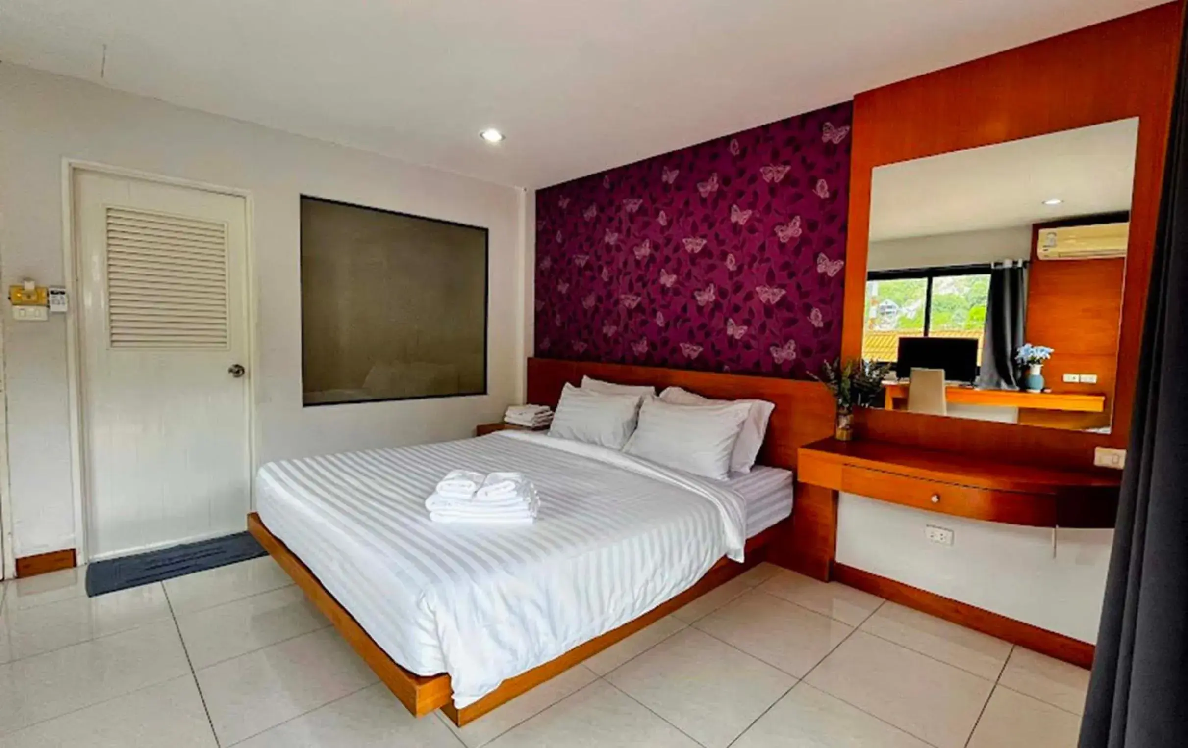 Deluxe Double Room with Balcony in Coco Mountain View Guest House Hotel Deluxe Double Room with Balcony in Coco Mountain View Guest House Hotel