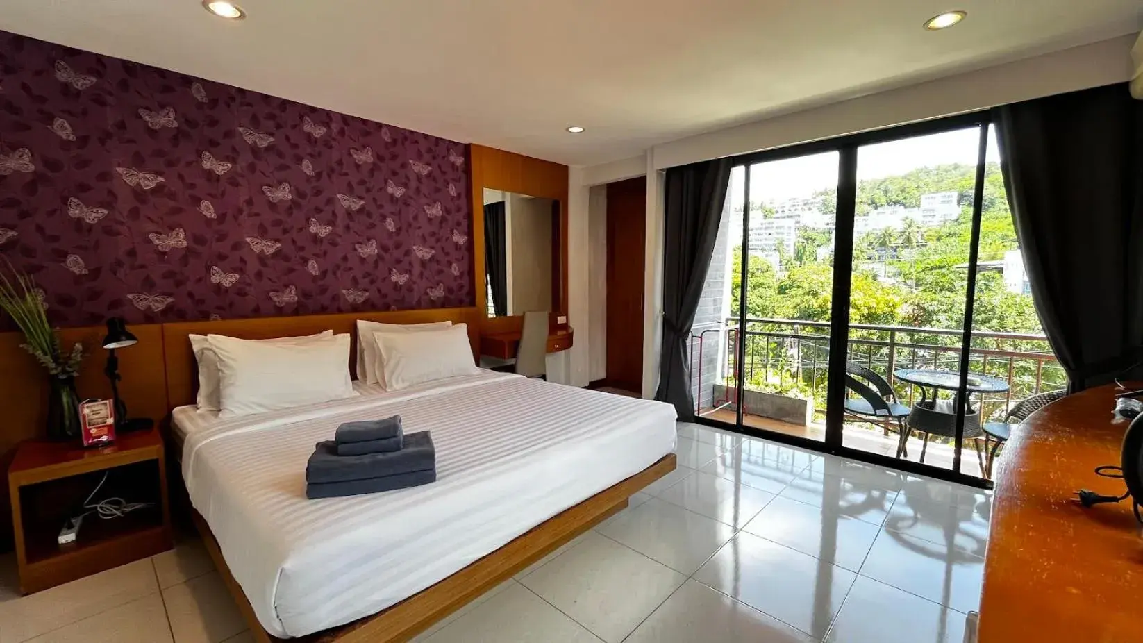 Deluxe Double Room with Balcony in Coco Mountain View Guest House Hotel Deluxe Double Room with Balcony in Coco Mountain View Guest House Hotel