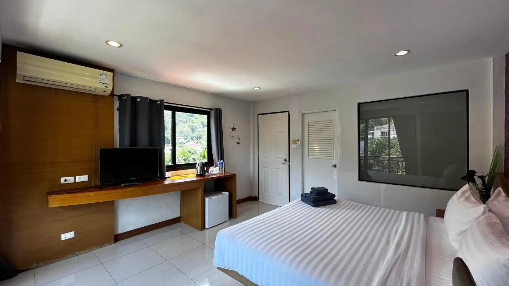 Bed in Coco Mountain View Guest House Hotel