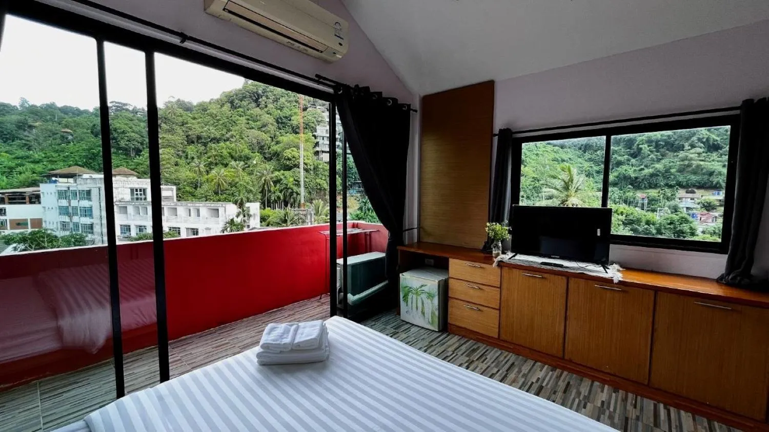 Bed in Coco Mountain View Guest House Hotel