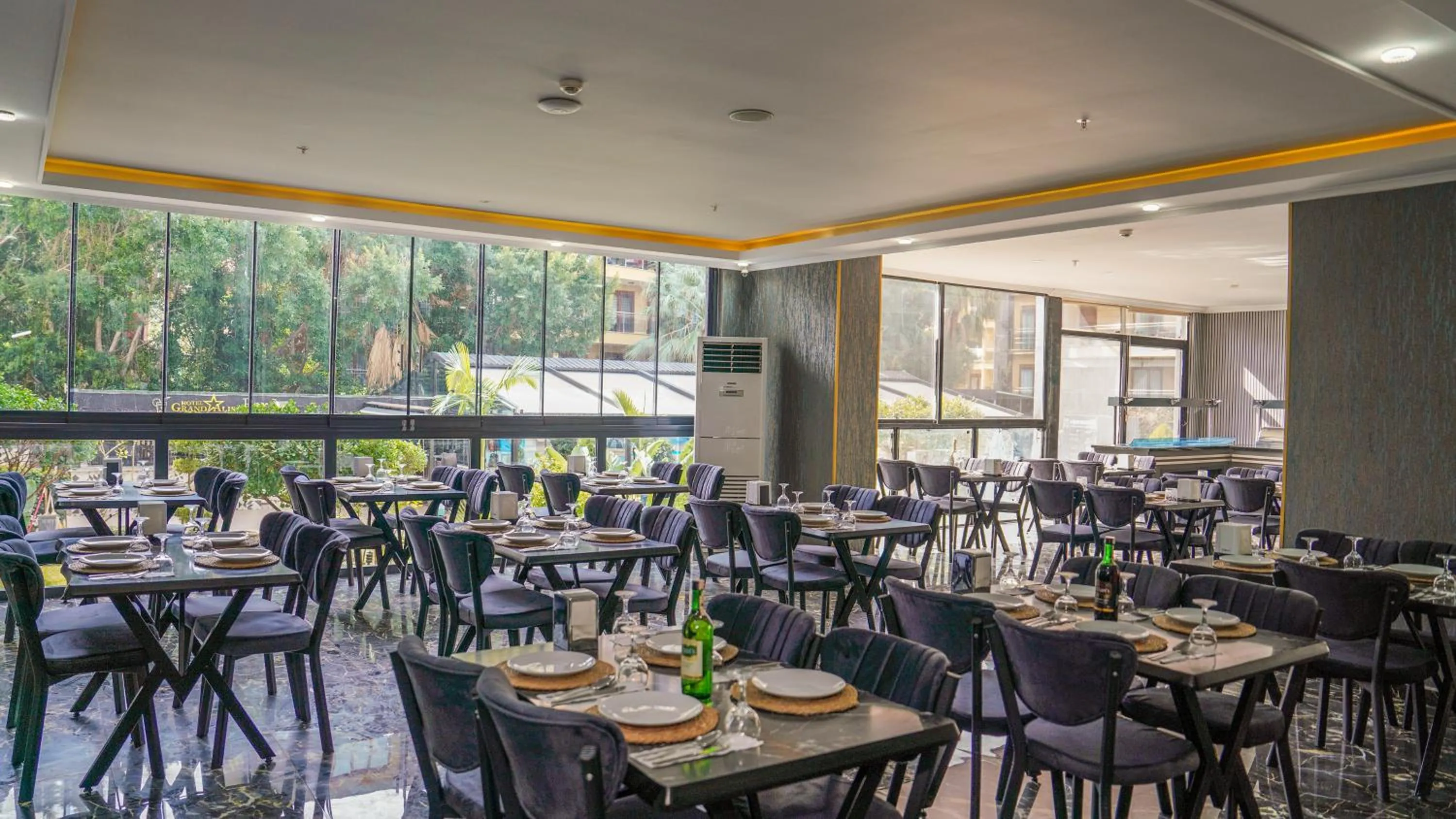 Restaurant/places to eat in Grand Alisa Hotel (Ex. Royalisa Hotel)