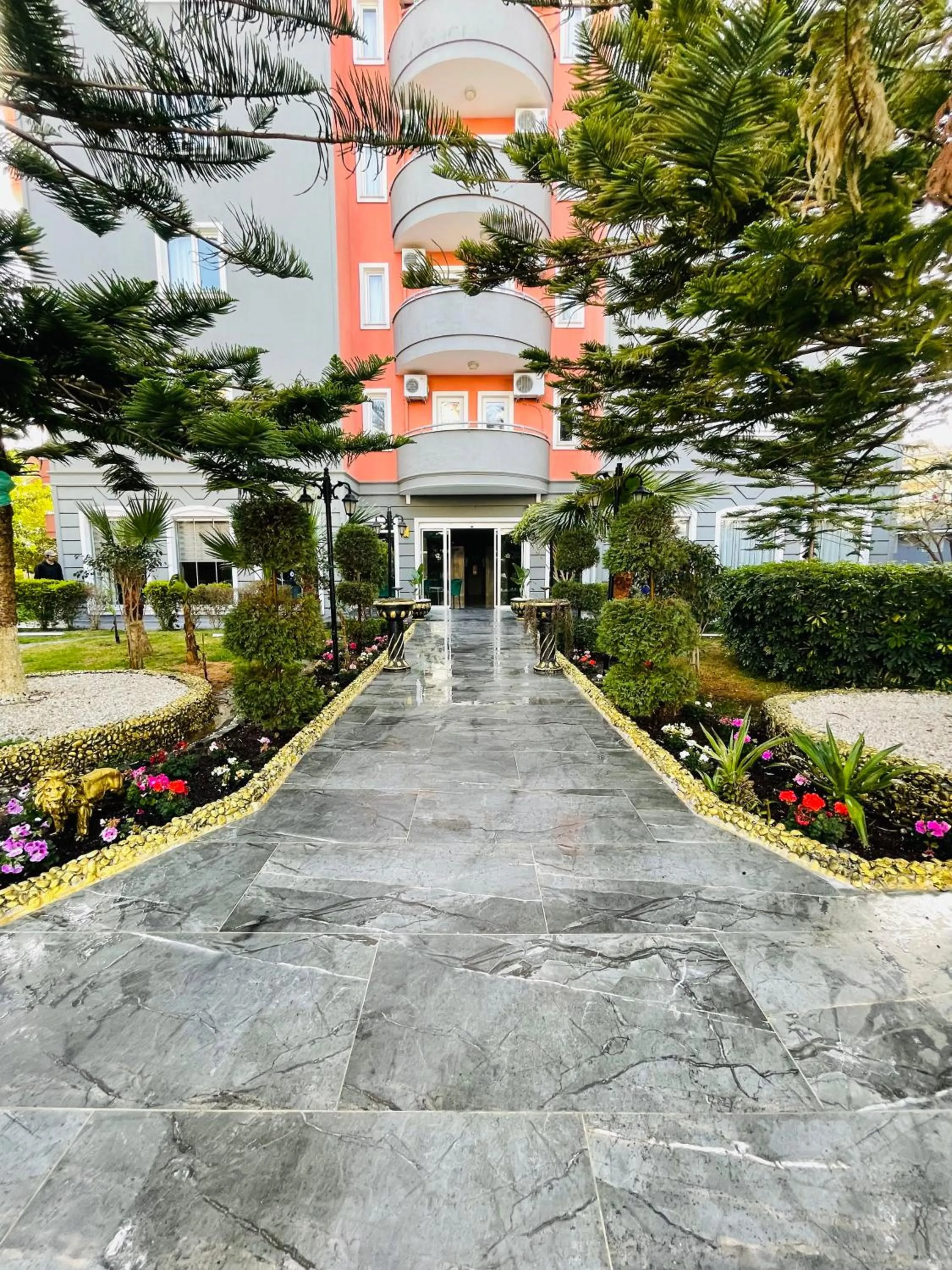 Garden in Grand Alisa Hotel (Ex. Royalisa Hotel)