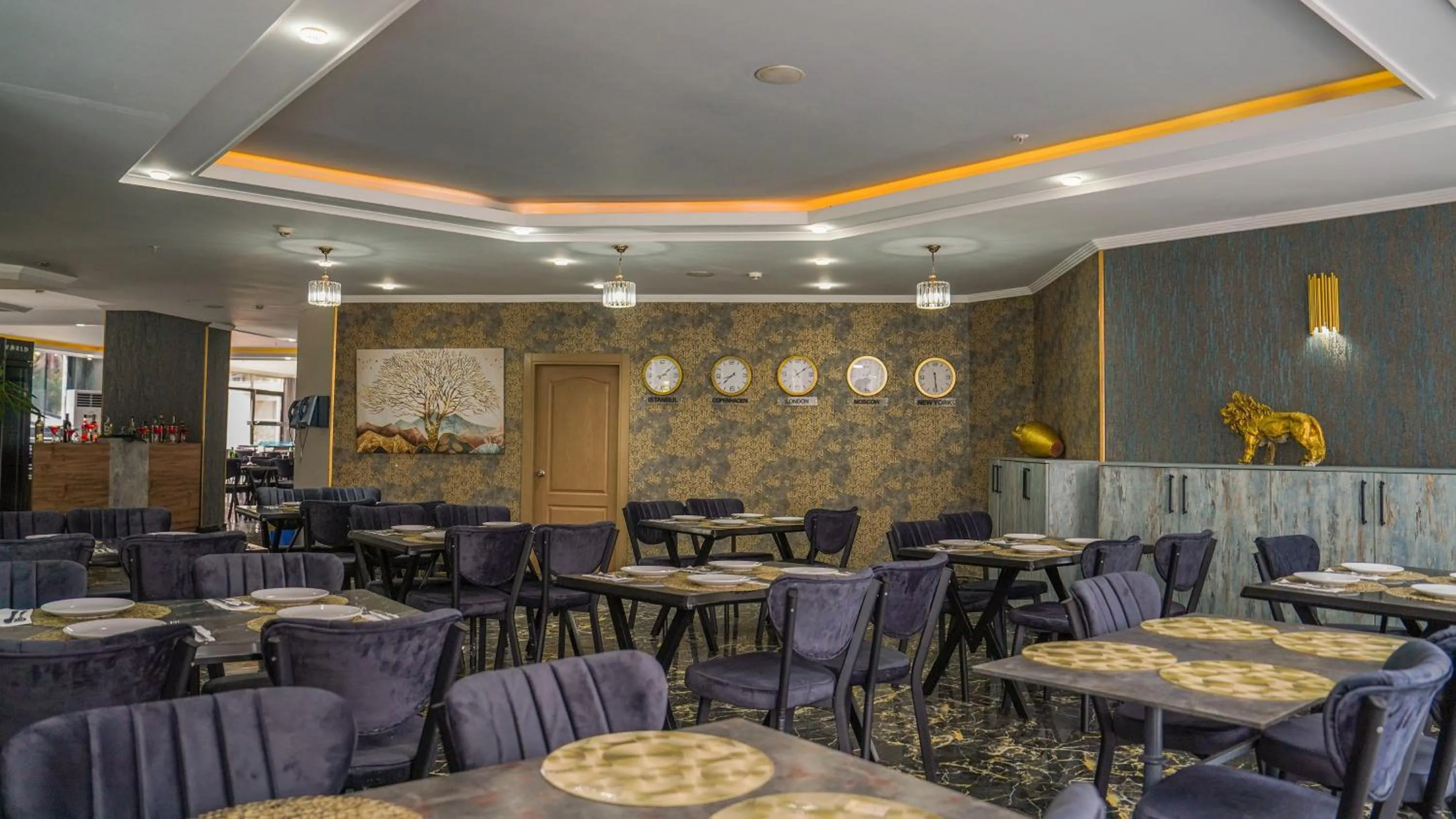 Restaurant/places to eat in Grand Alisa Hotel (Ex. Royalisa Hotel)