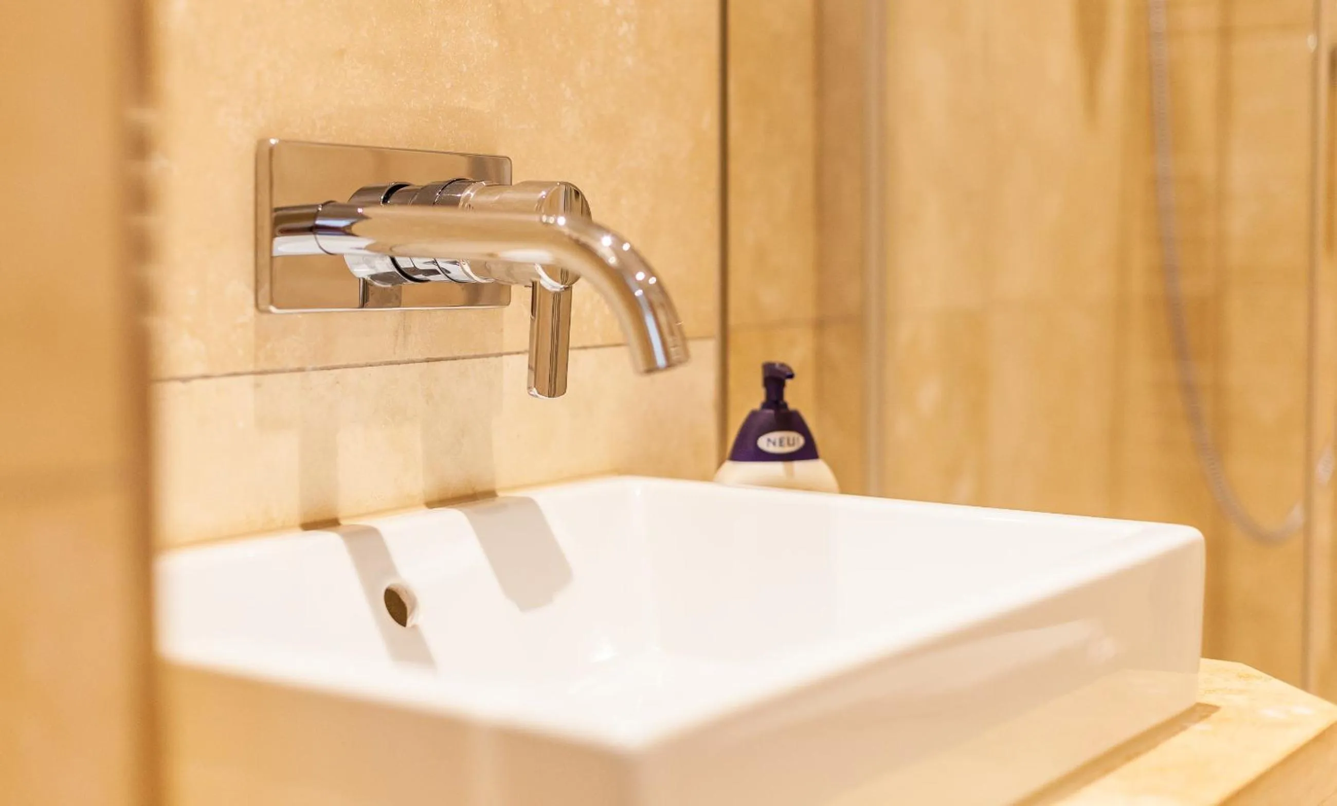 Bathroom in Hotel Friese