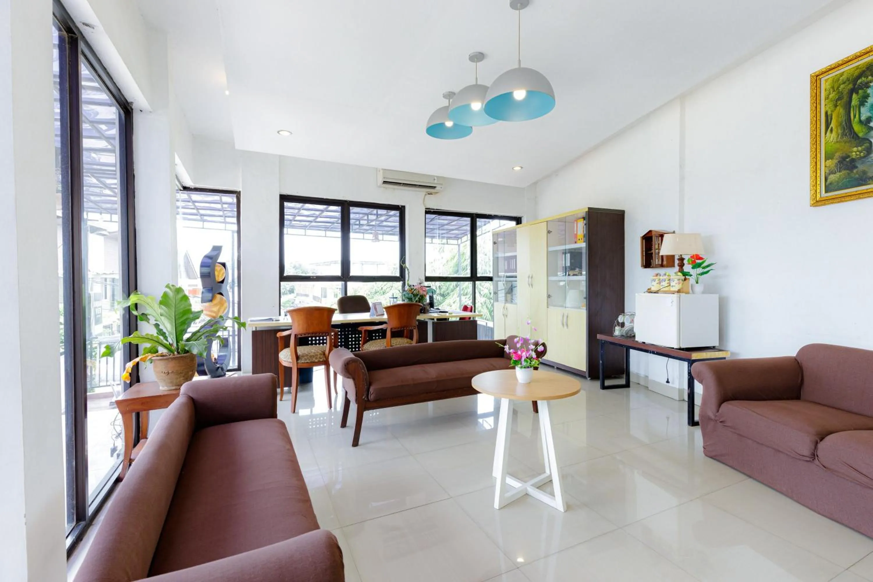 Lobby or reception in Urbanview SRB near Mall Ciputra Cibubur by RedDoorz