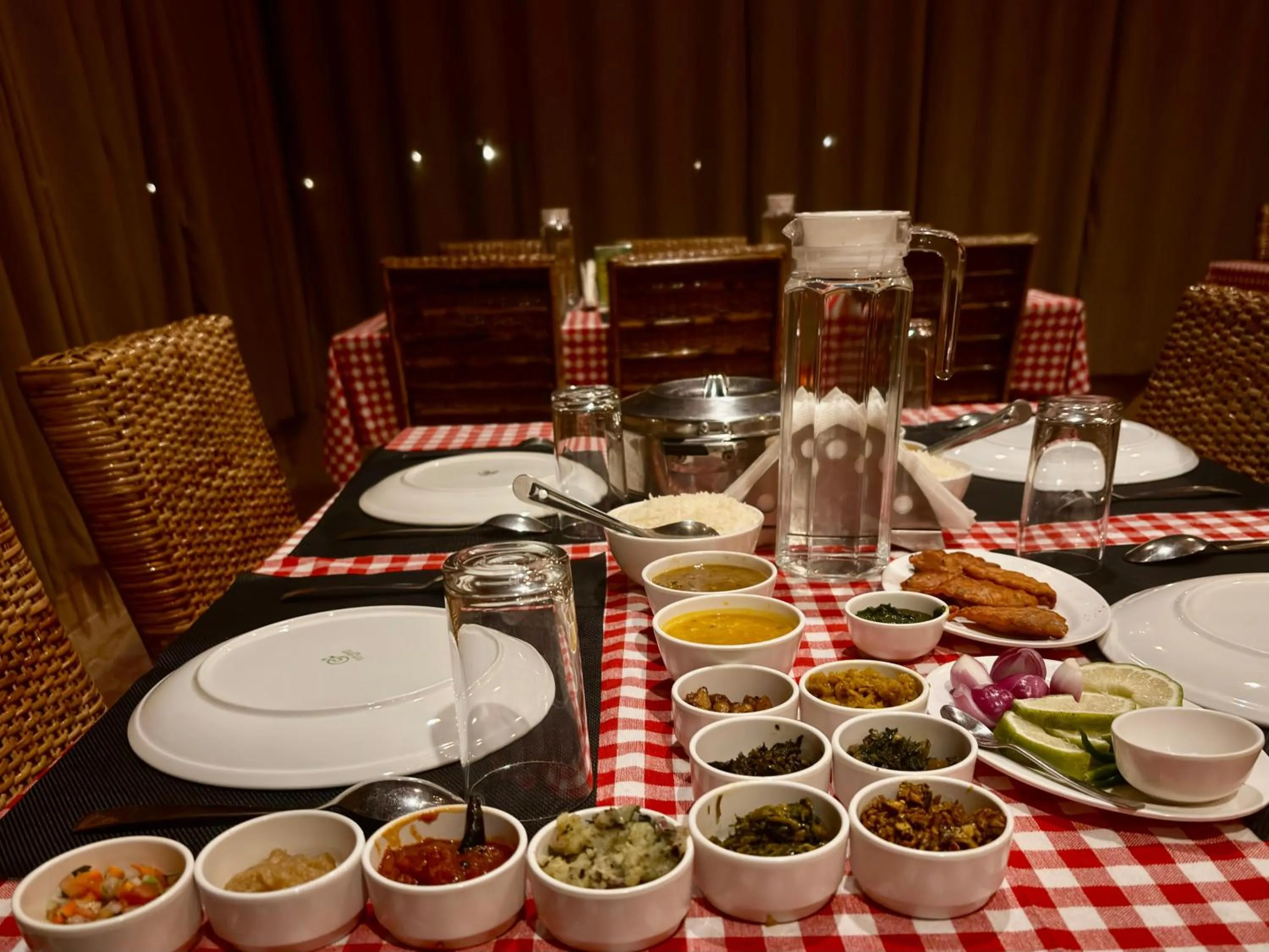 Restaurant/places to eat in HABITAS RHINO BY NATURE HUNT