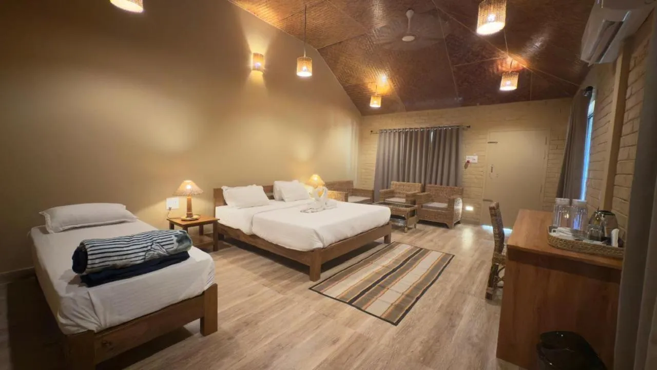 Photo of the whole room, Bed in HABITAS RHINO BY NATURE HUNT
