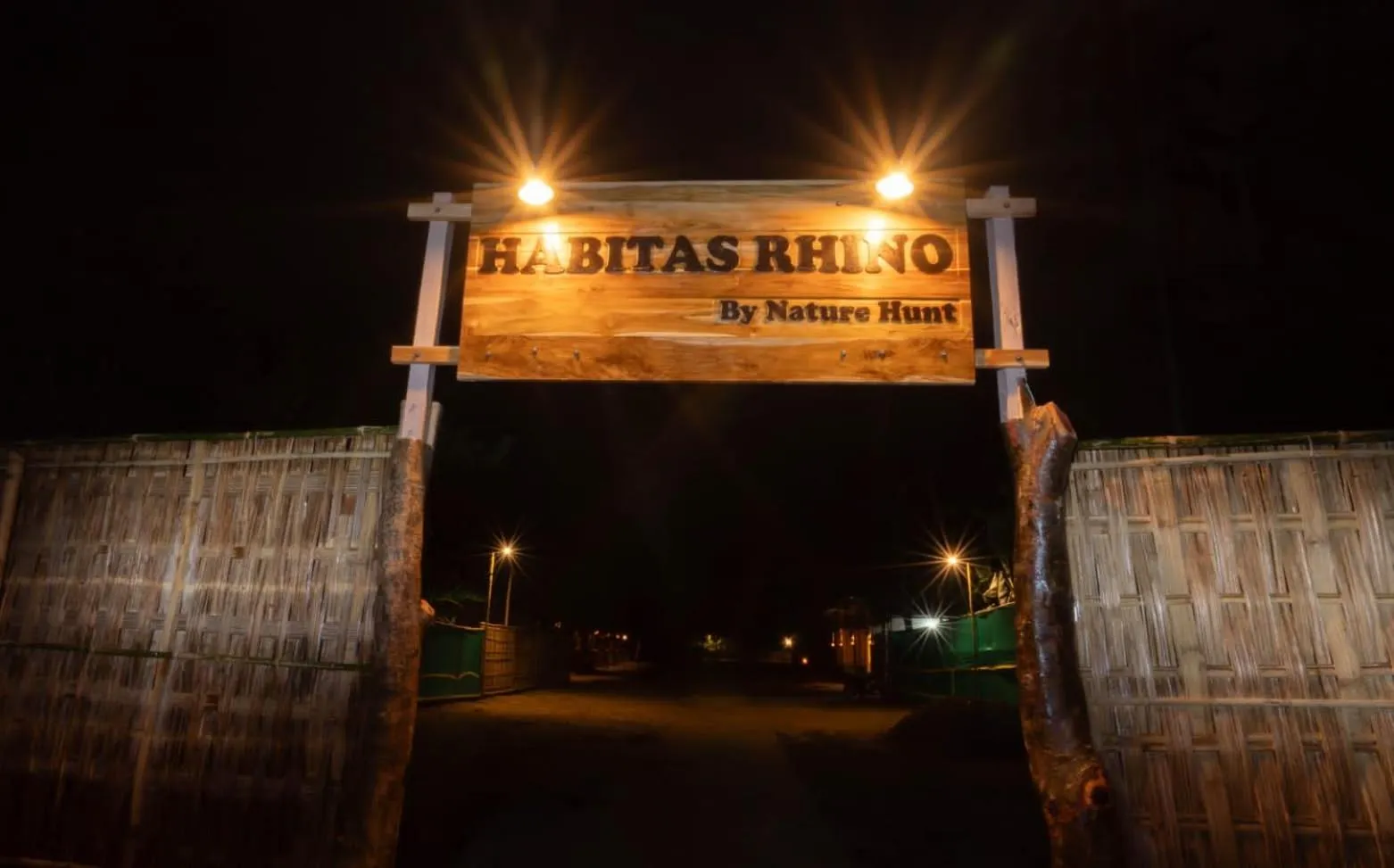 Facade/entrance in HABITAS RHINO BY NATURE HUNT