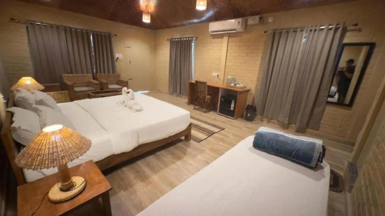 Bed in HABITAS RHINO BY NATURE HUNT