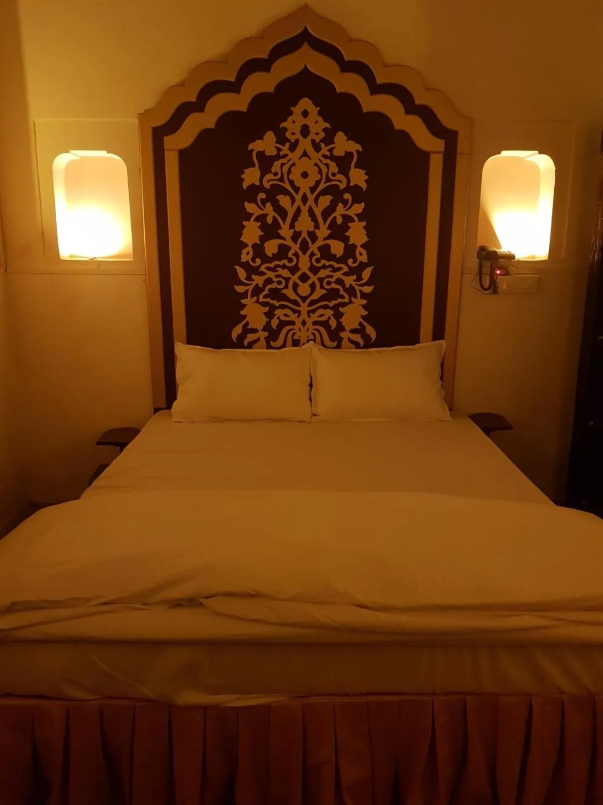 Bed in Chhoti Kothi - A Heritage Homestay by the Ganges