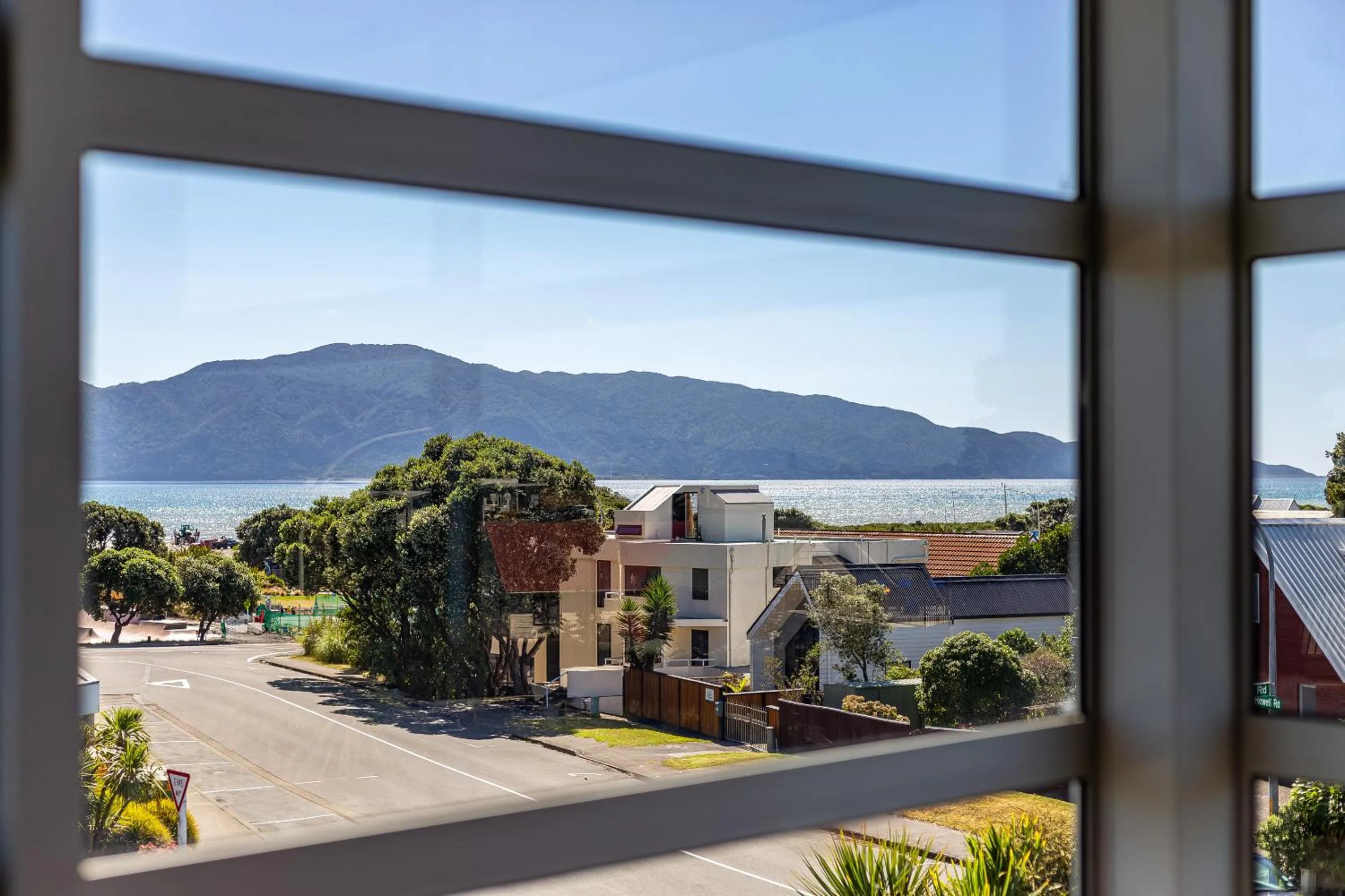 Sea view in Top Floor Bed and Breakfast