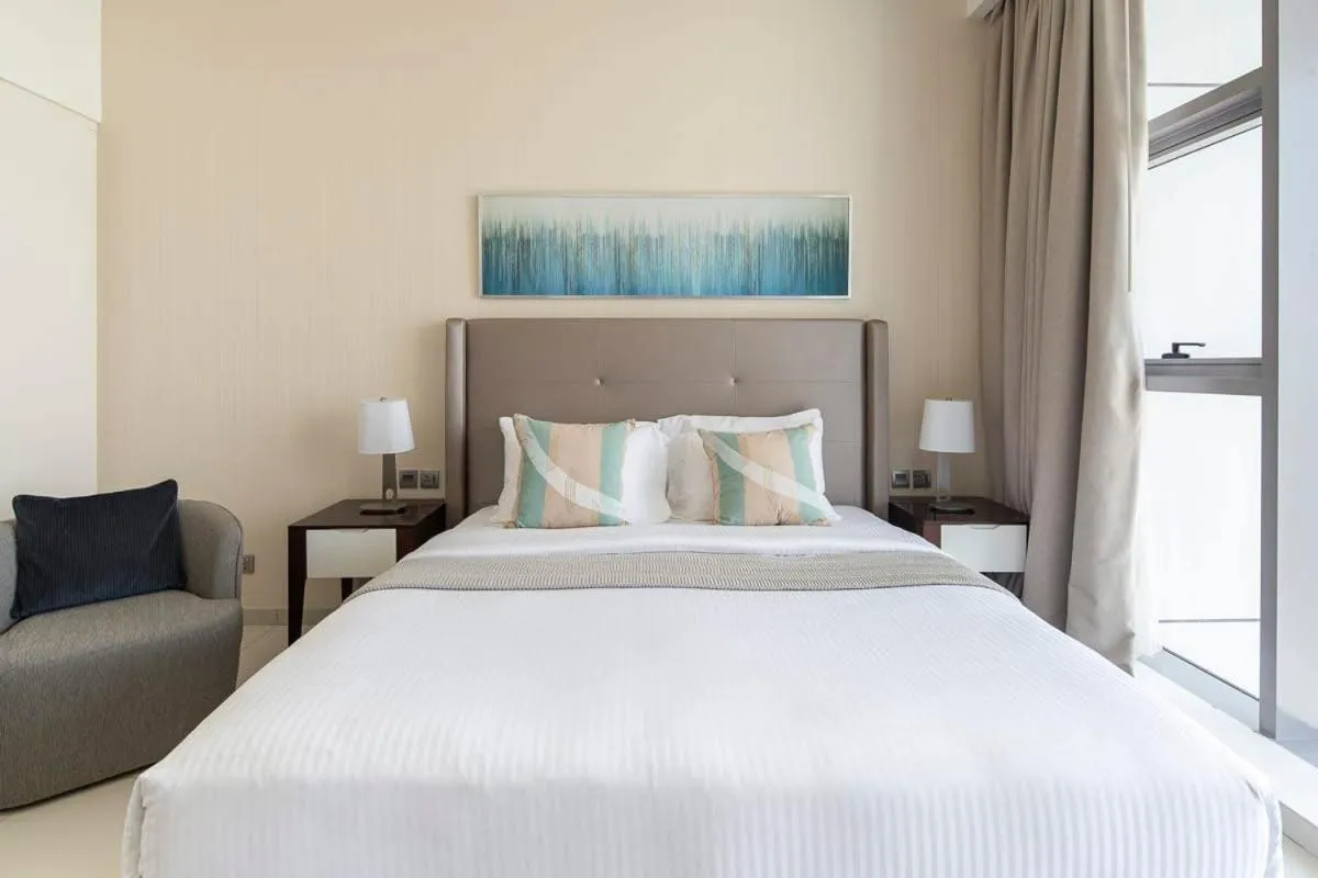 Bed in Frank Porter - Avanti Tower