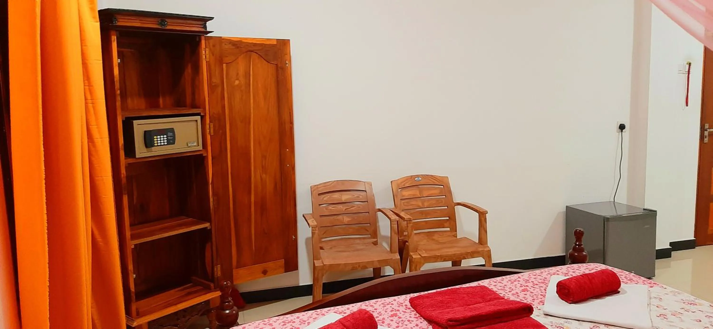 Bed in Dream Palace Family Guest House Mirissa , Beach 50m