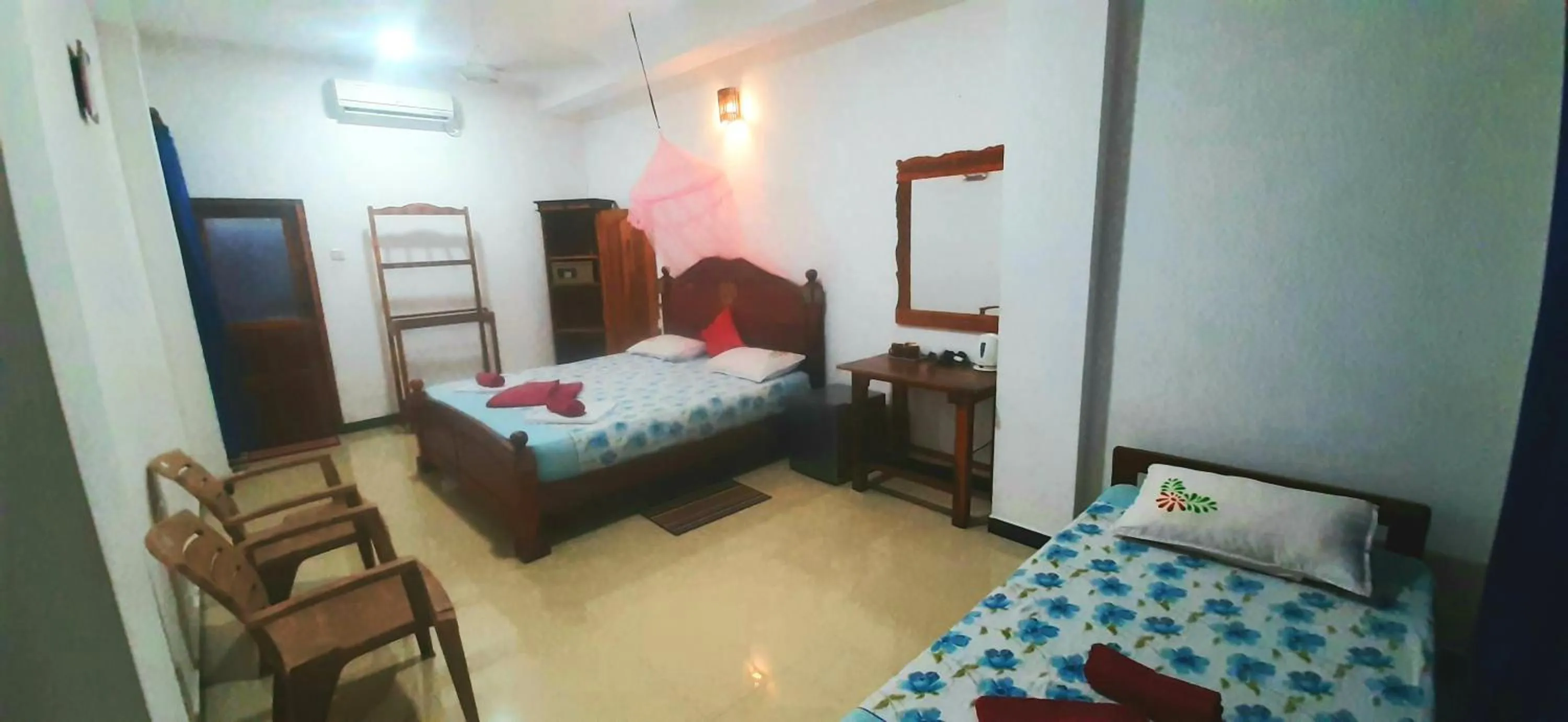 Bed in Dream Palace Family Guest House Mirissa , Beach 50m
