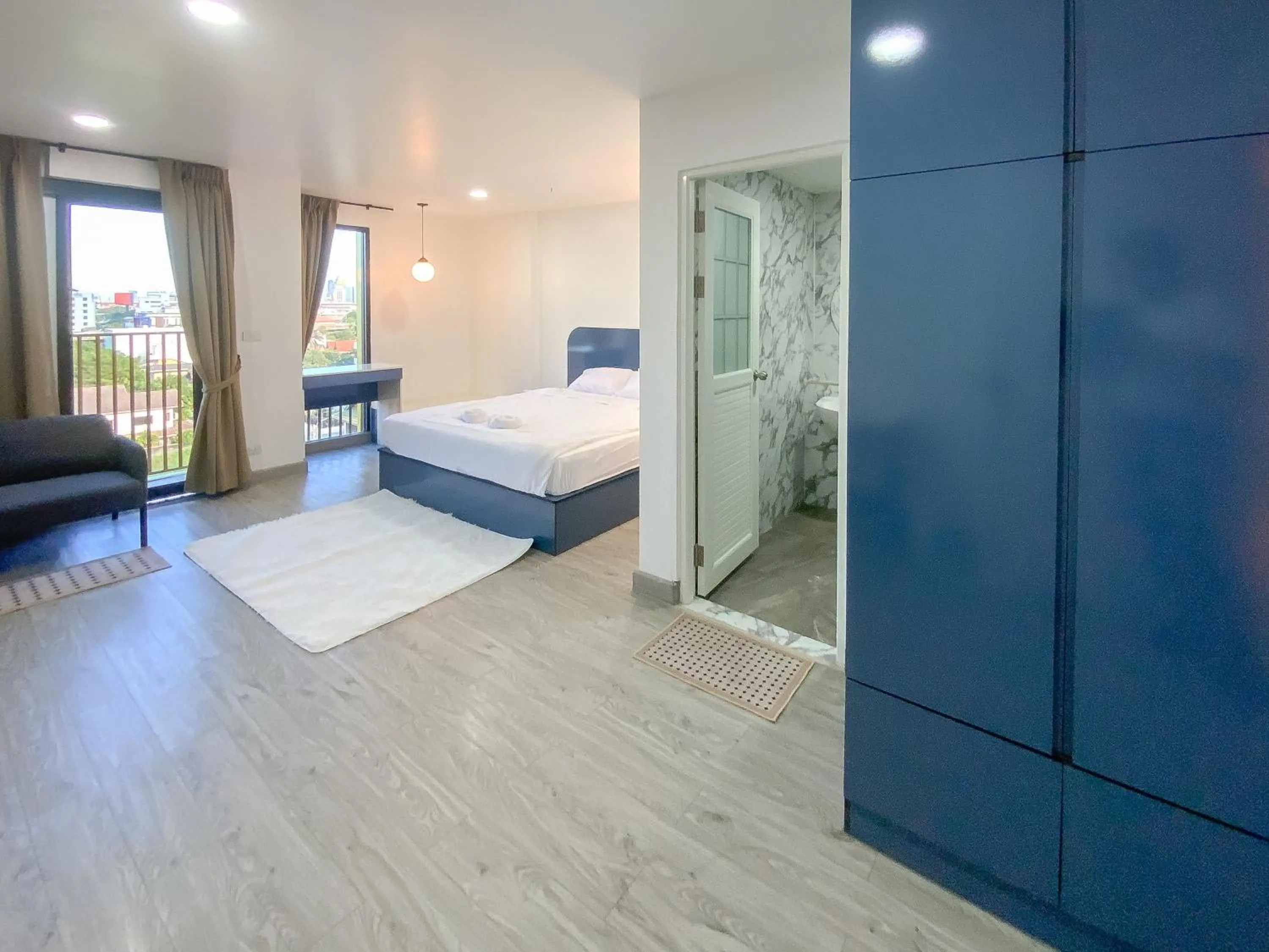 Bed in Goldsmith Bangkok Residence