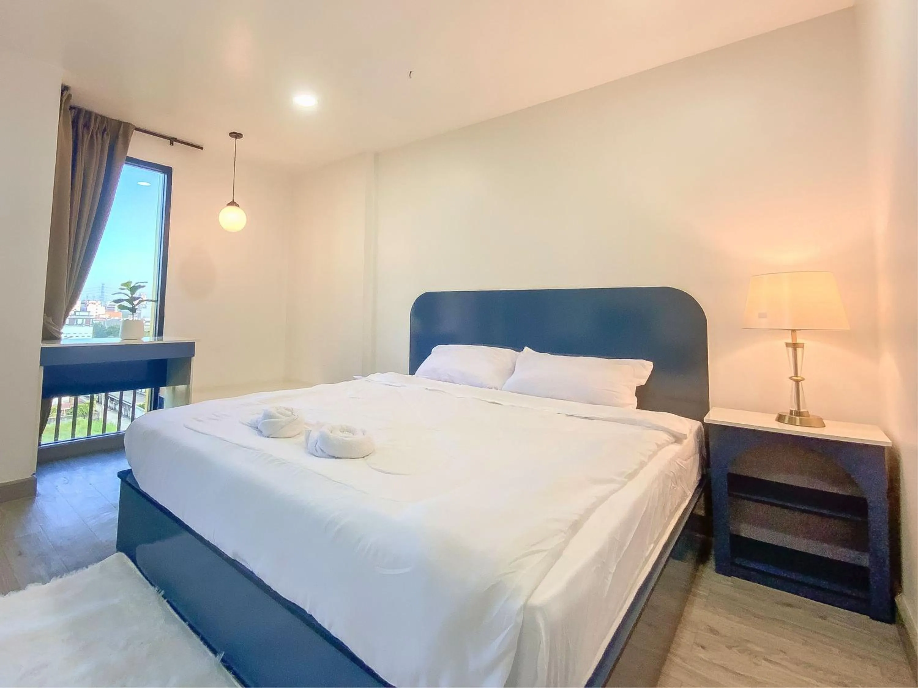 Bed in Goldsmith Bangkok Residence