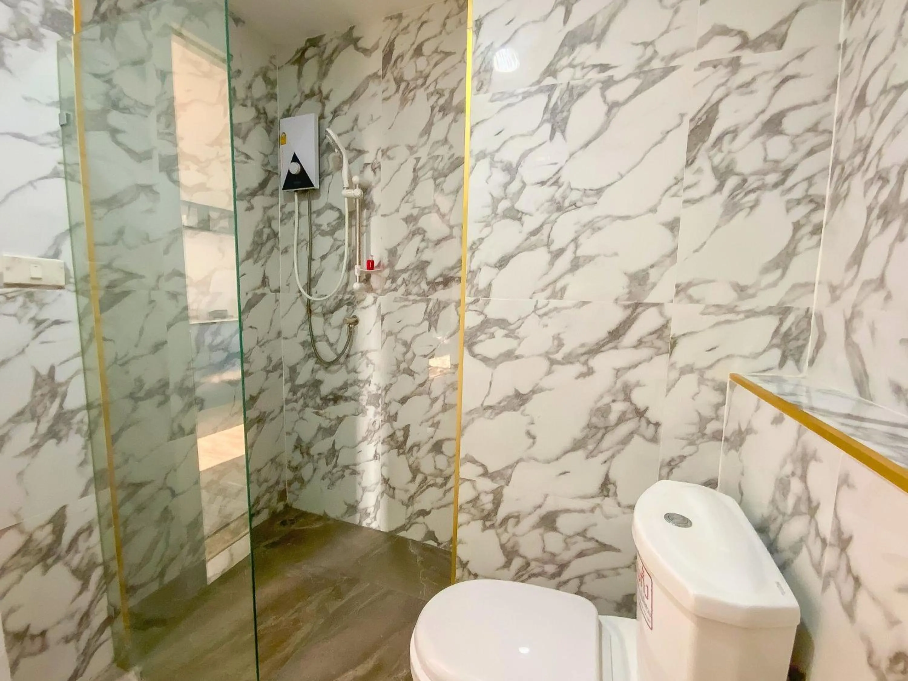 Shower in Goldsmith Bangkok Residence