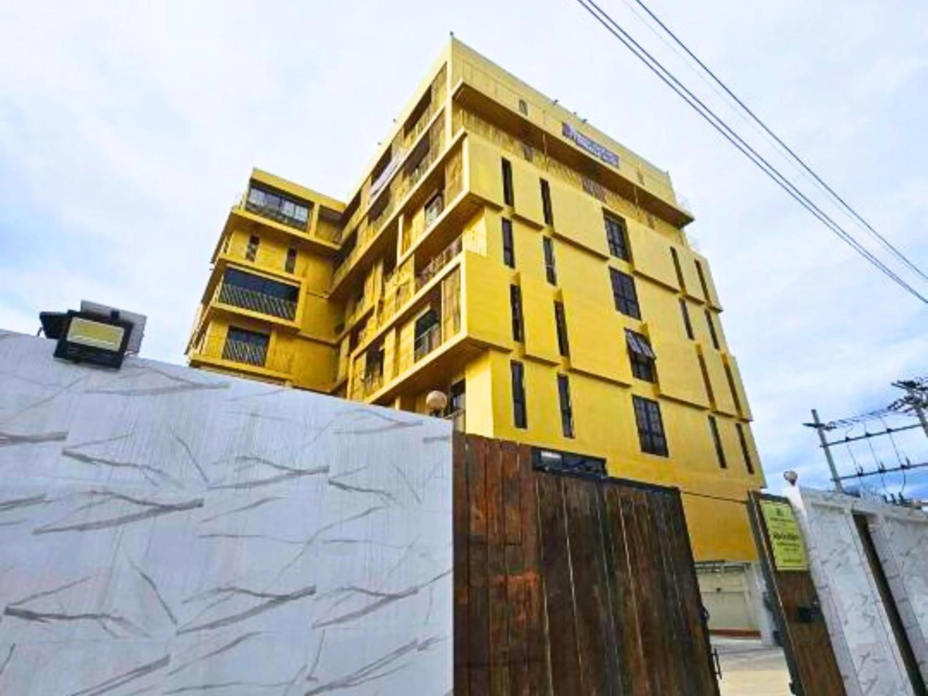 Property building in Goldsmith Bangkok Residence