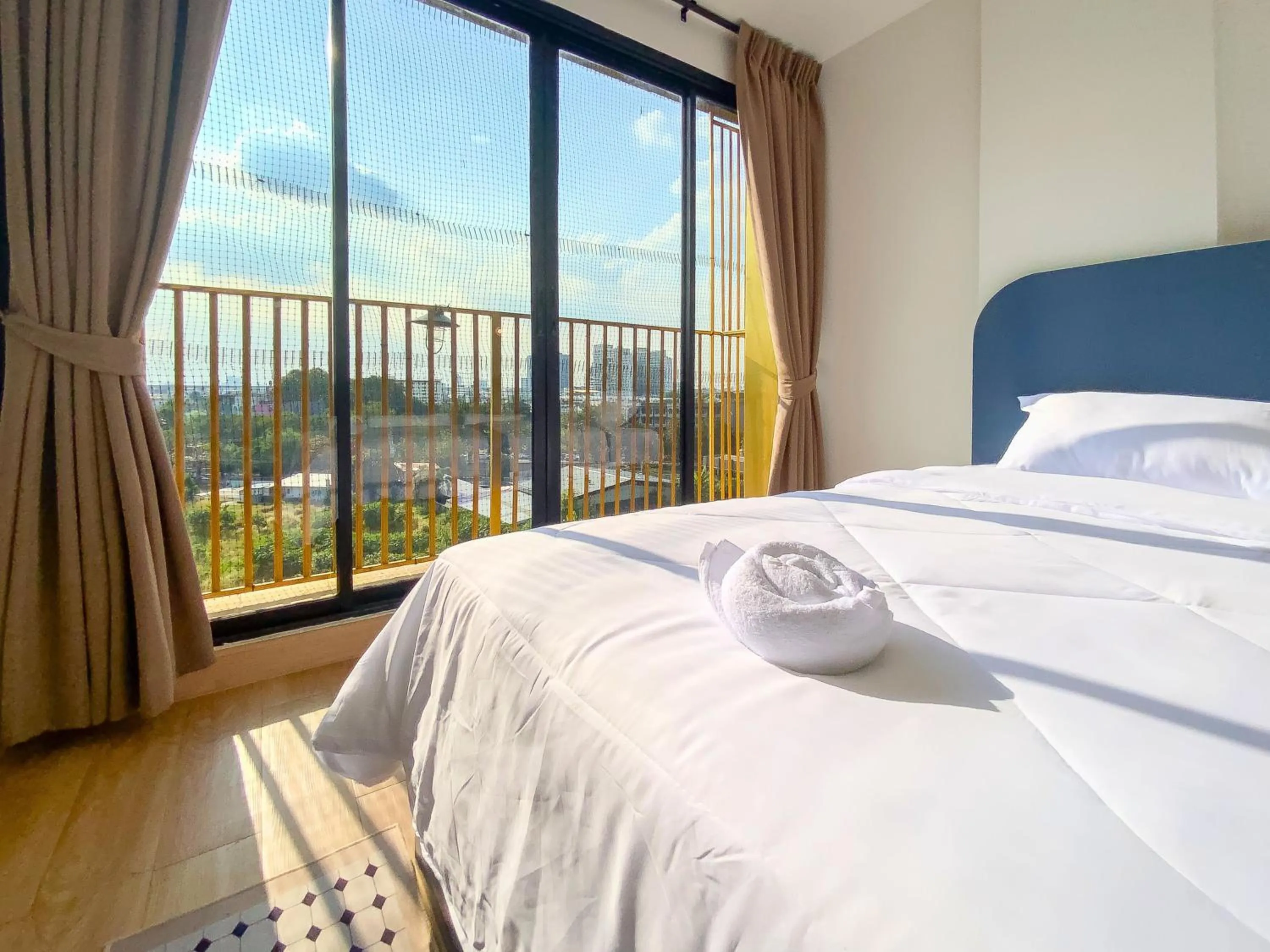 Bed in Goldsmith Bangkok Residence