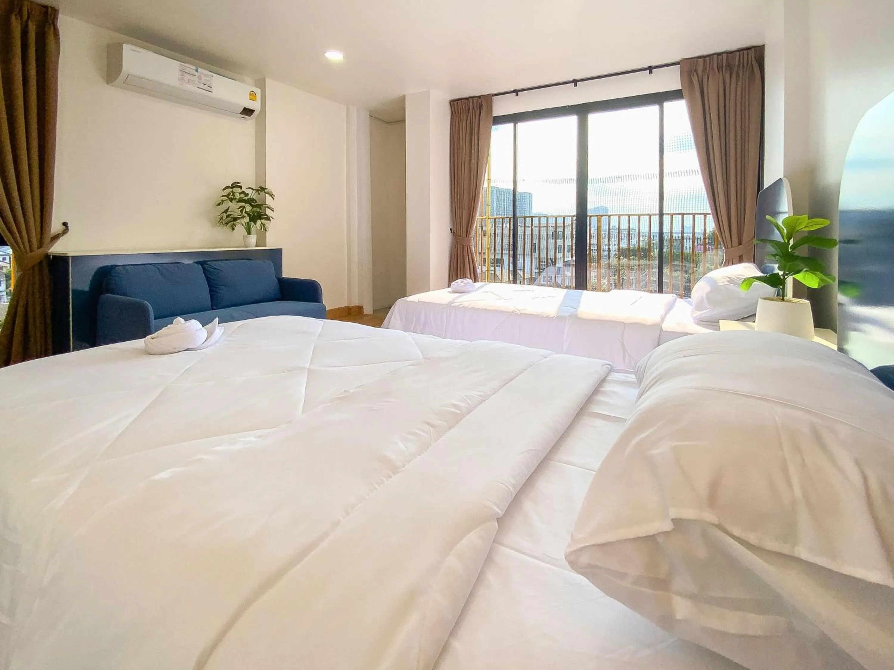 Bed in Goldsmith Bangkok Residence